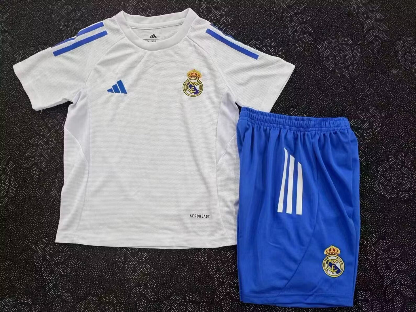 Conjunto de entrenamiento Real Madrid 25/26