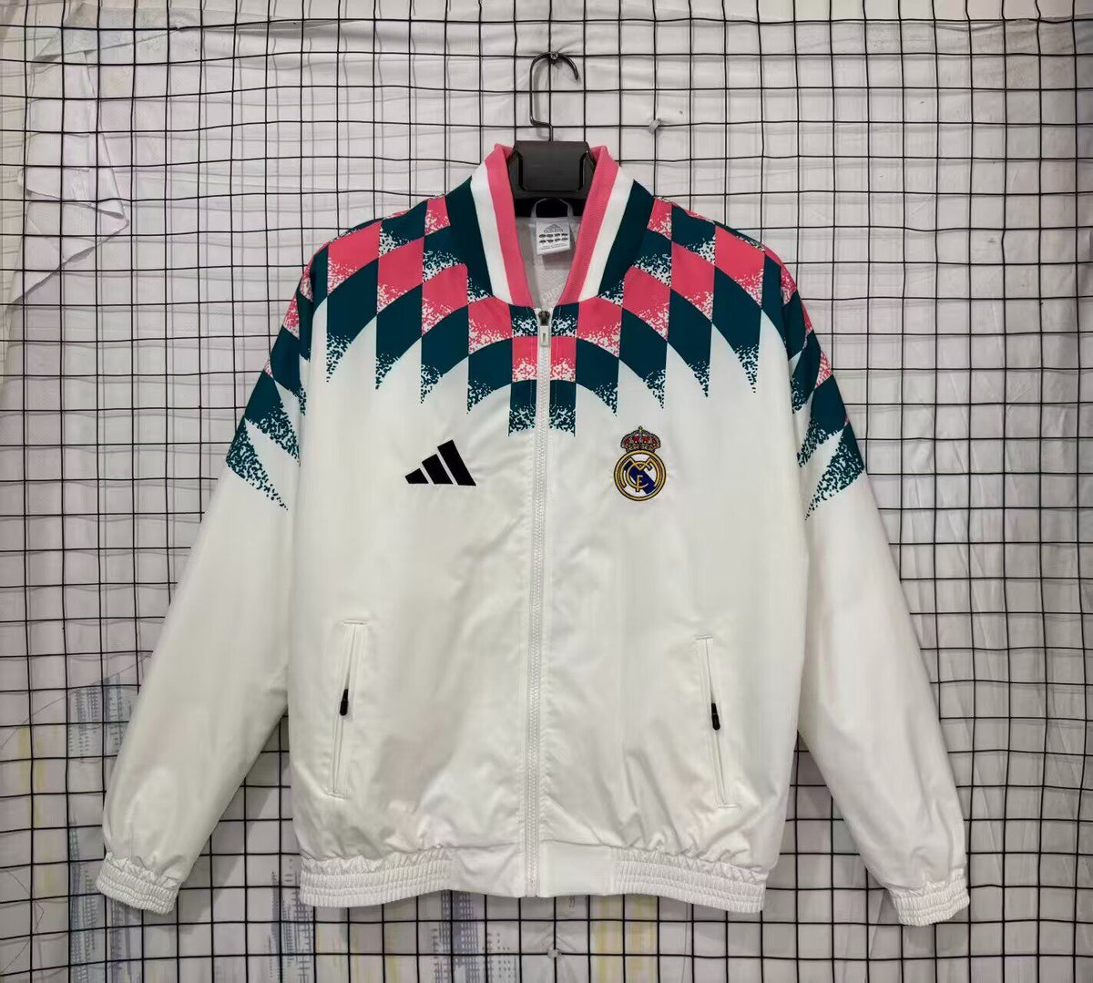 Chaqueta cortavientos blanca modelo retro Real Madrid 26-27 (tallas S-XXL)