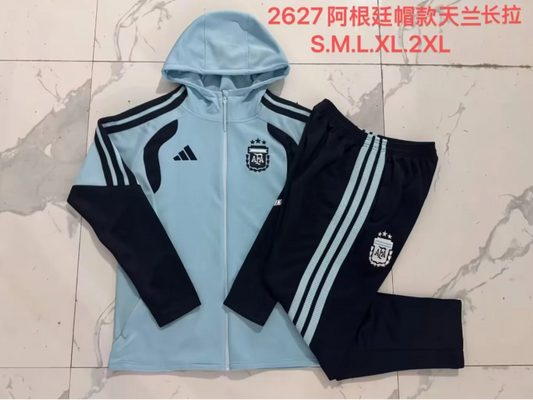 Argentina 26 chándal azul cielo con gorras S-XXL.png
