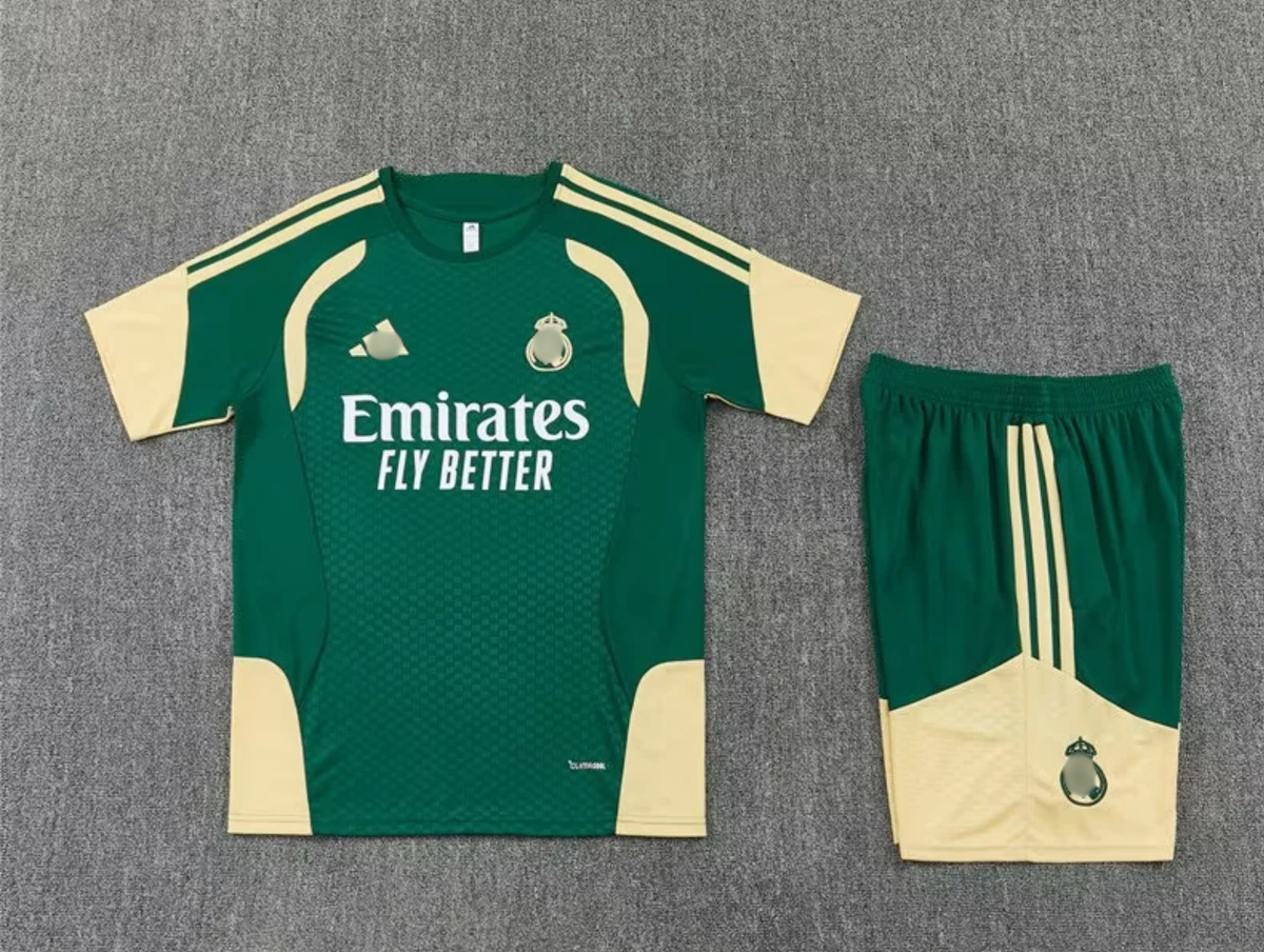 Conjunto de entrenamiento Real Madrid 26-27 verde con dorado (tallas adultos y niños)