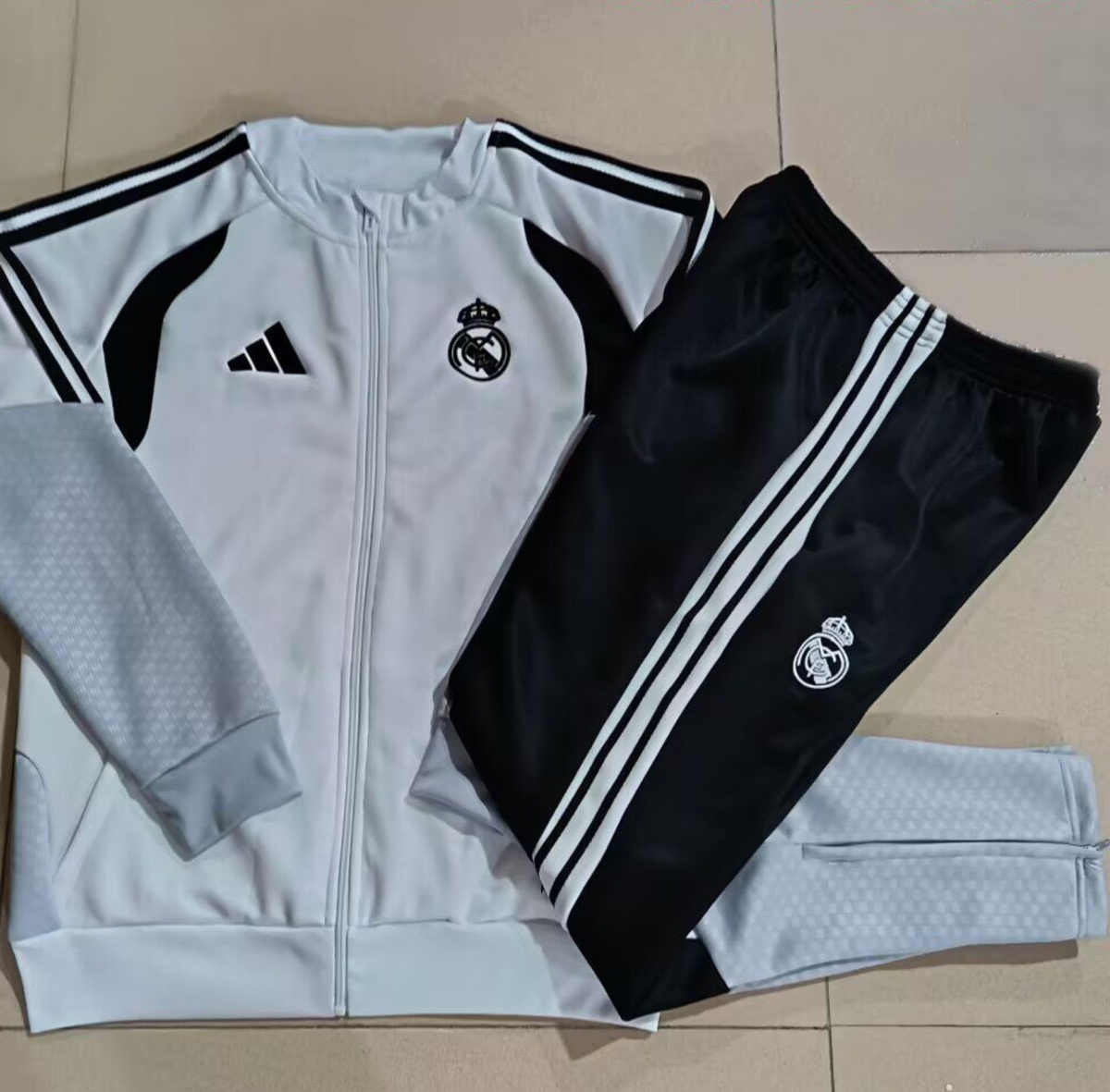 Chandal Real Madrid 26-27 (Talla adulto y niño)