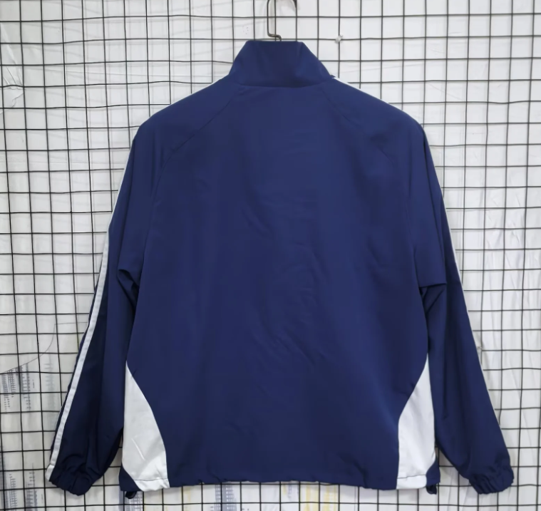 Chaqueta cortavientos Real Madrid 2010/11 (Solo tallas S-2XL)
