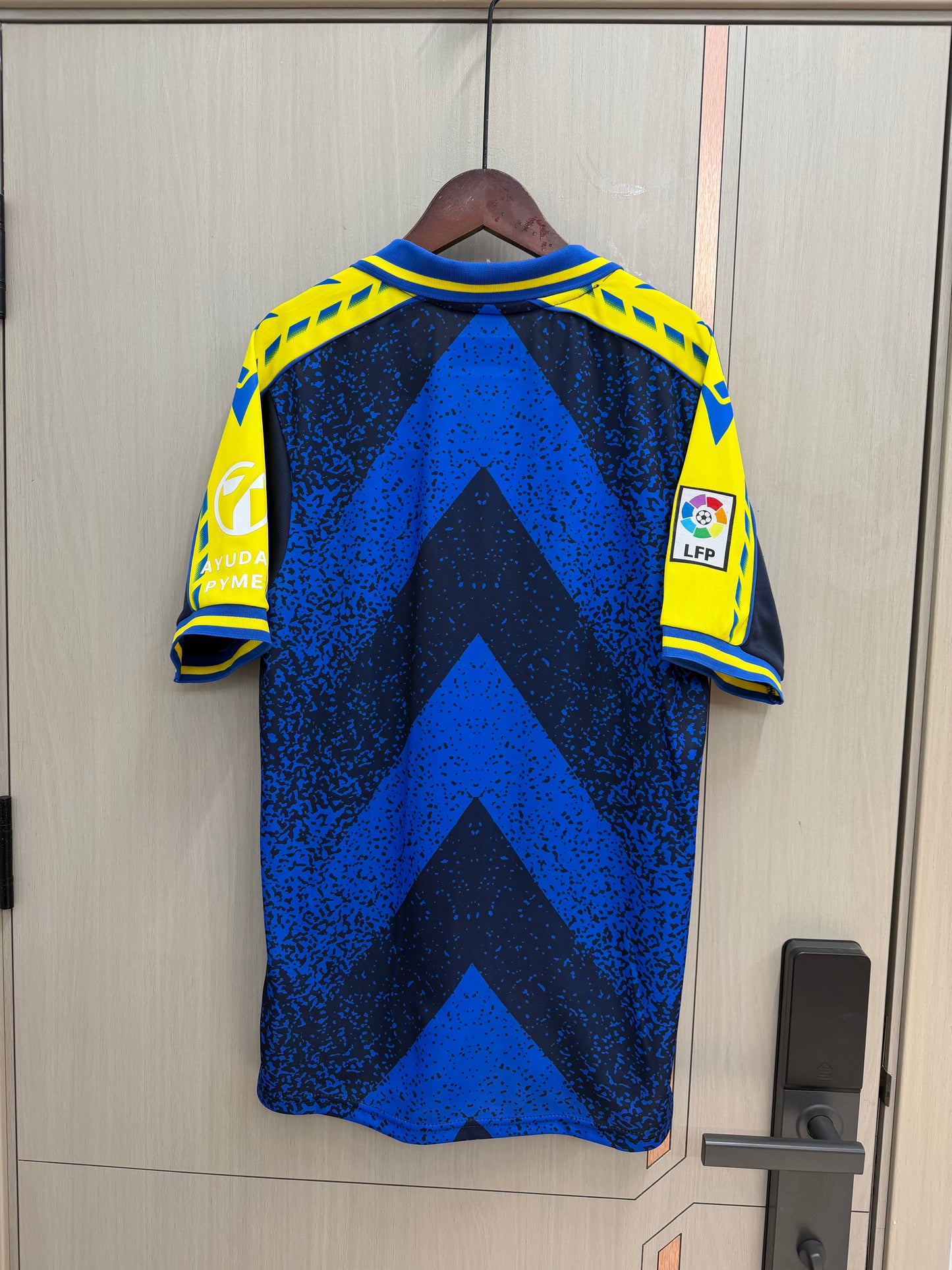 Camiseta Cadiz modelo retro jornada 31 (tallas S-4XL)