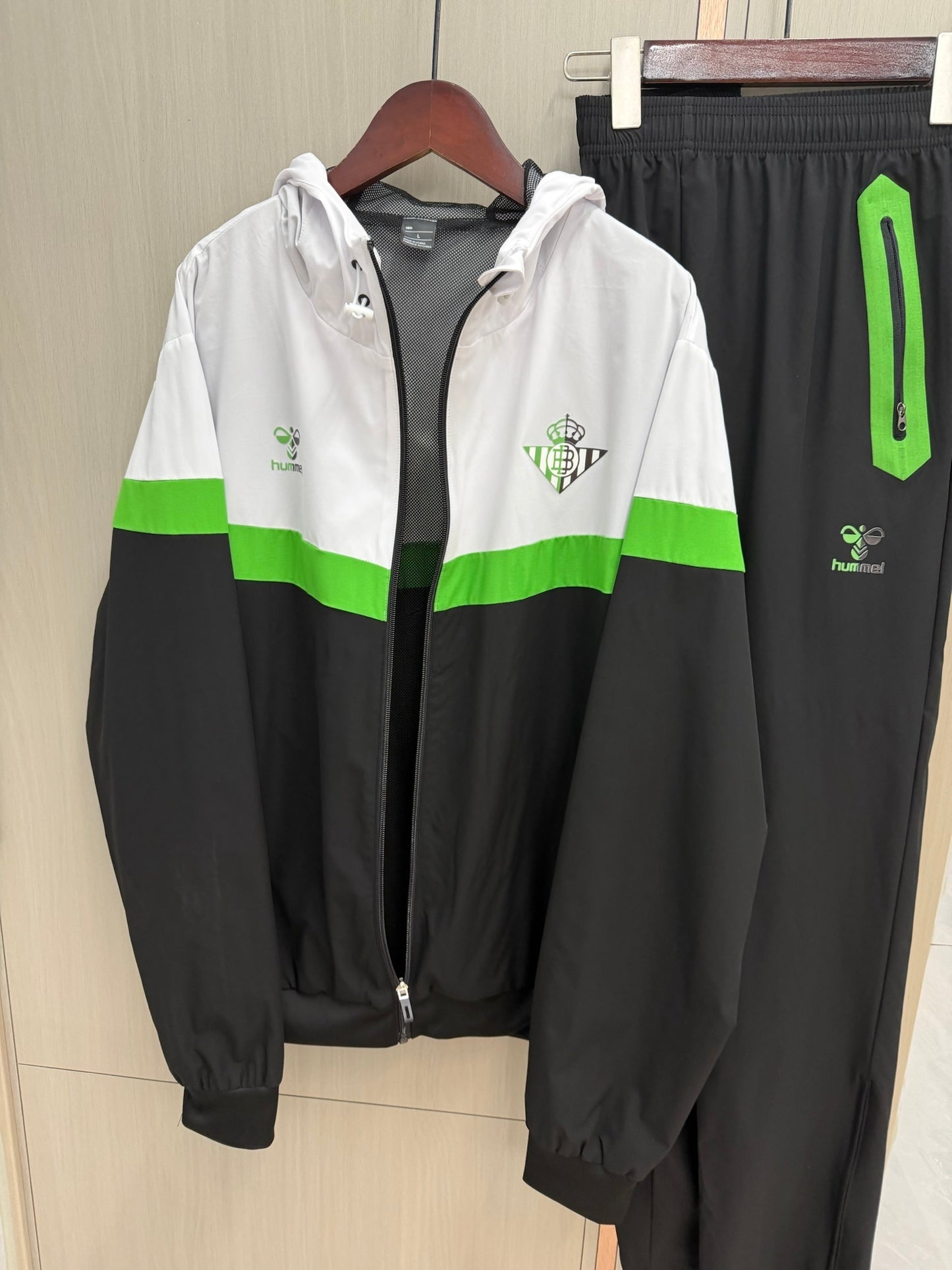 Chandal Cortavientos Betis 25/26 (solo tallas S-2XL)