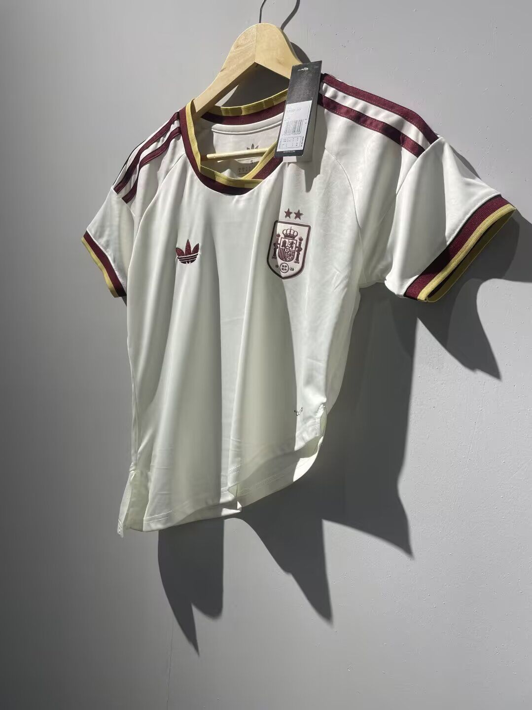 Camiseta España Mundial 2026 Visitante versión femenina dos estrellas (tallas S-2XL) (mirar foto medidas)