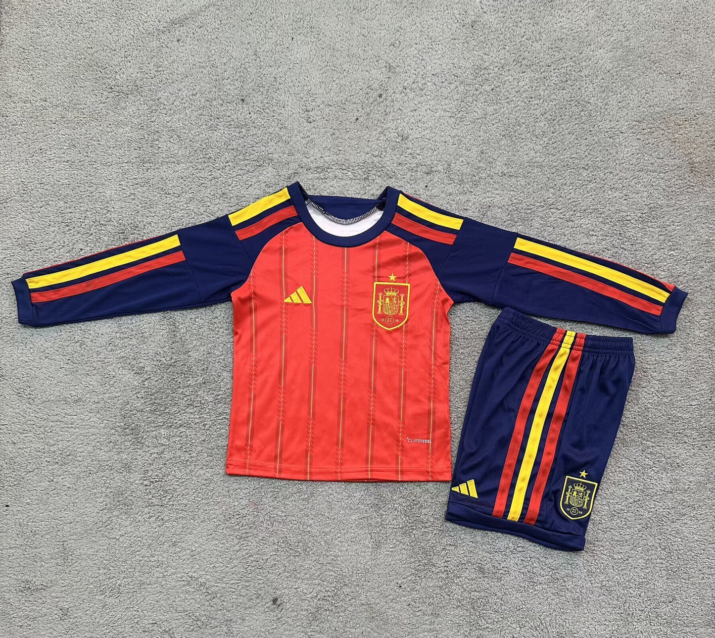 Equipacion de manga larga España Mundial 2026 local (solo talla niño)
