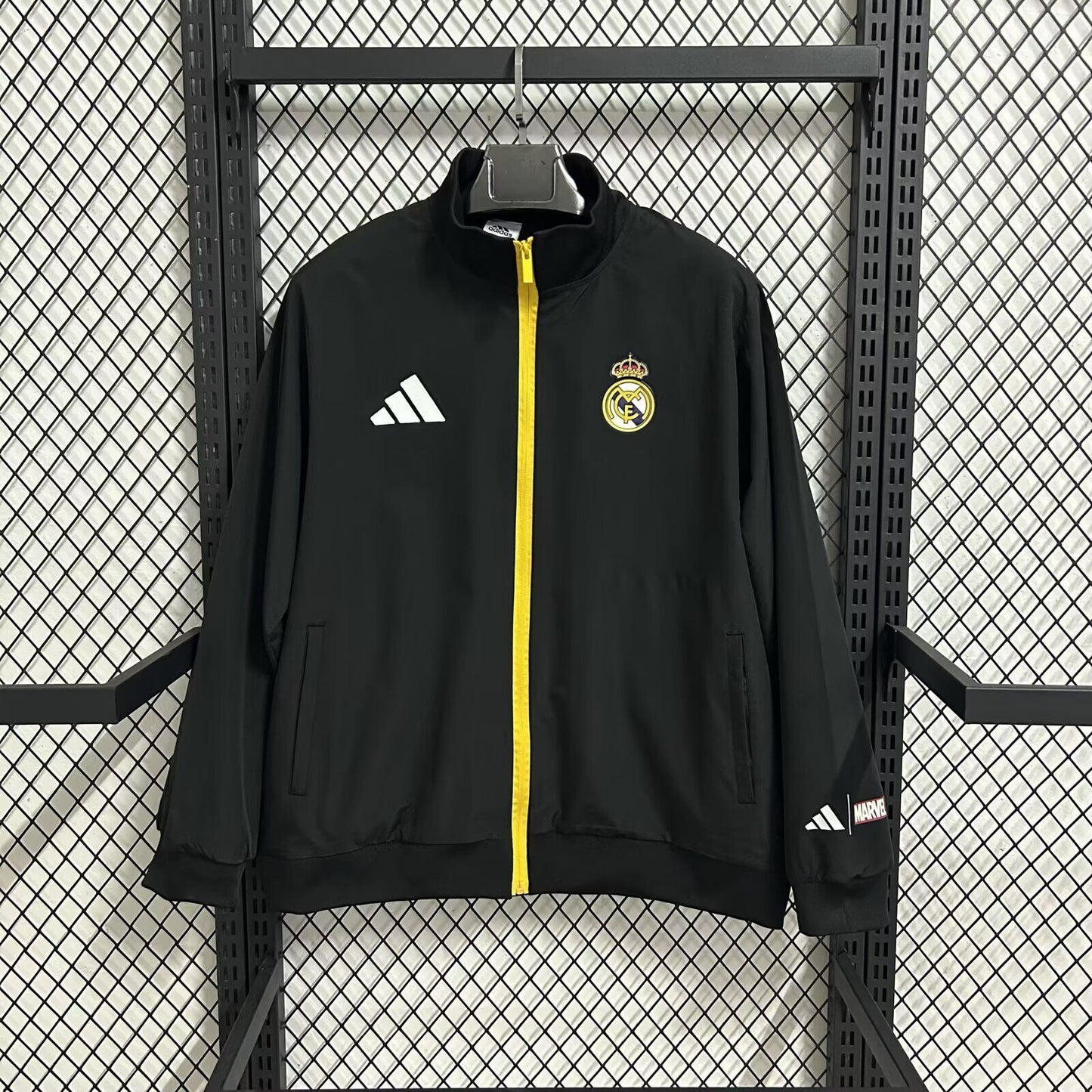 Chaqueta cortavientos Madid 25/26 negra Marvel (Tallas S-3XL)