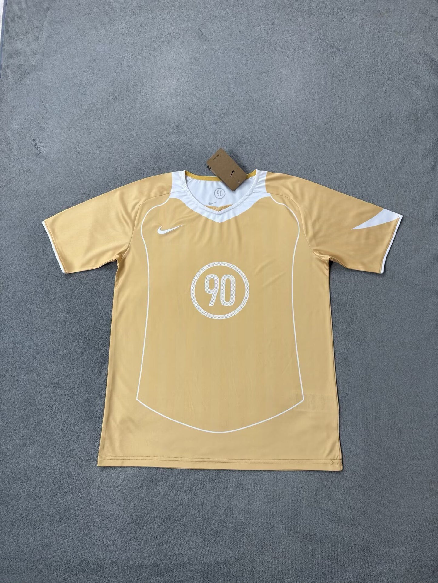 Camiseta Nike 90 amarilla