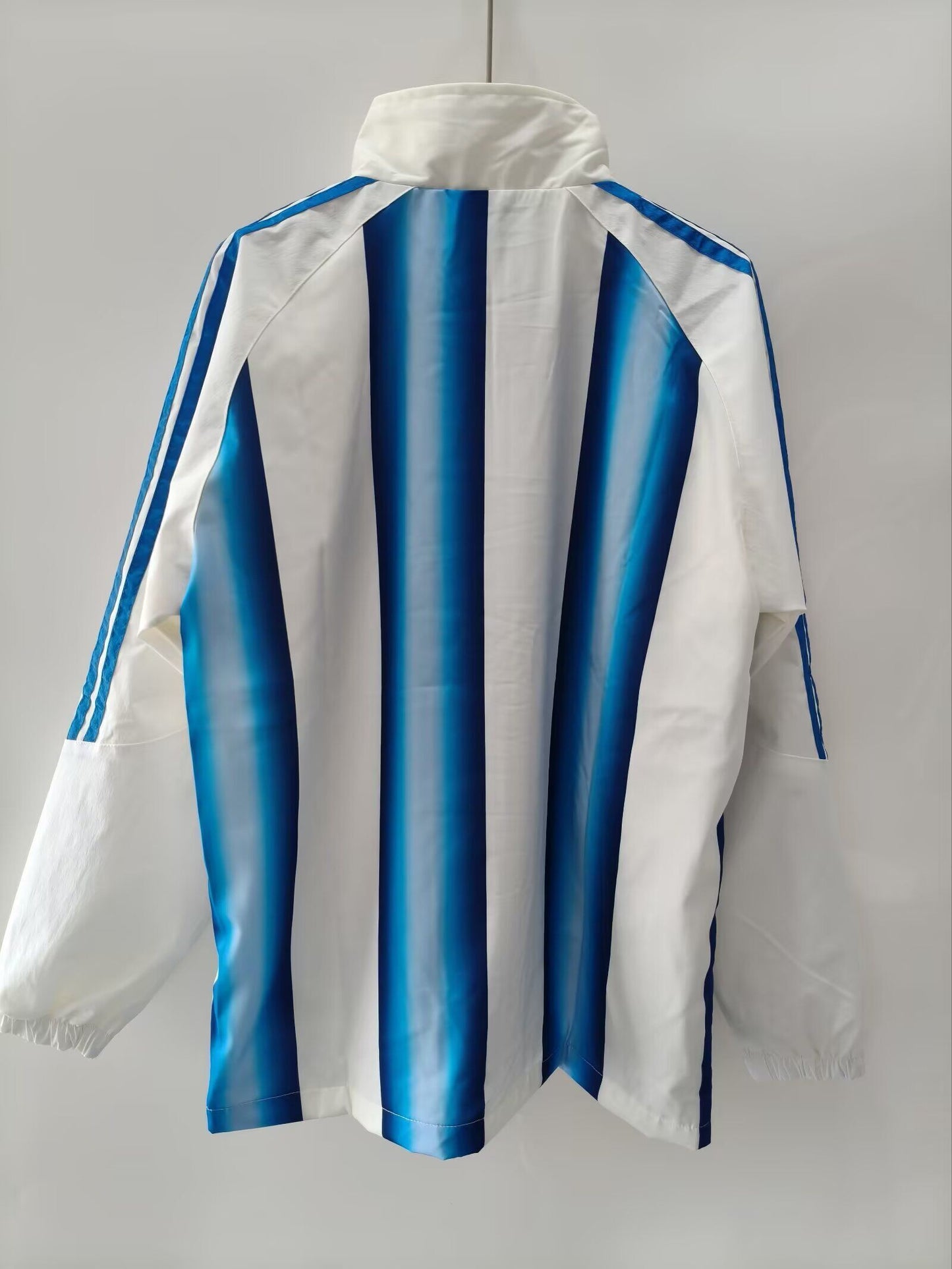 Chandal Cortavientos Argentina 2026 azul blanco (solo tallas S-XXL)