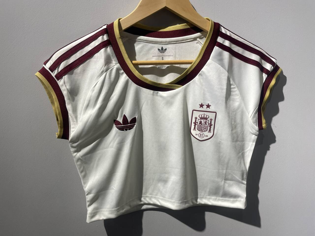 Crop de mujer España 2026 visitante dos estrellas (tallas S-XXL)