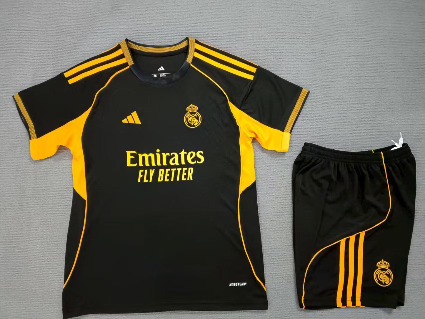 Equipacion Real Madrid especial negra
