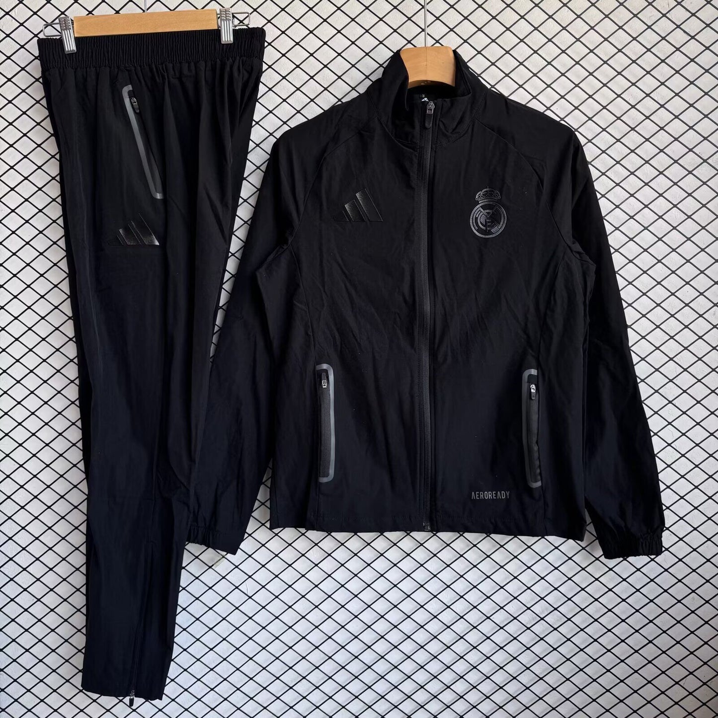 Chandal Cortavientos Real Madrid 25/26  (Solo tallas S-2XL)