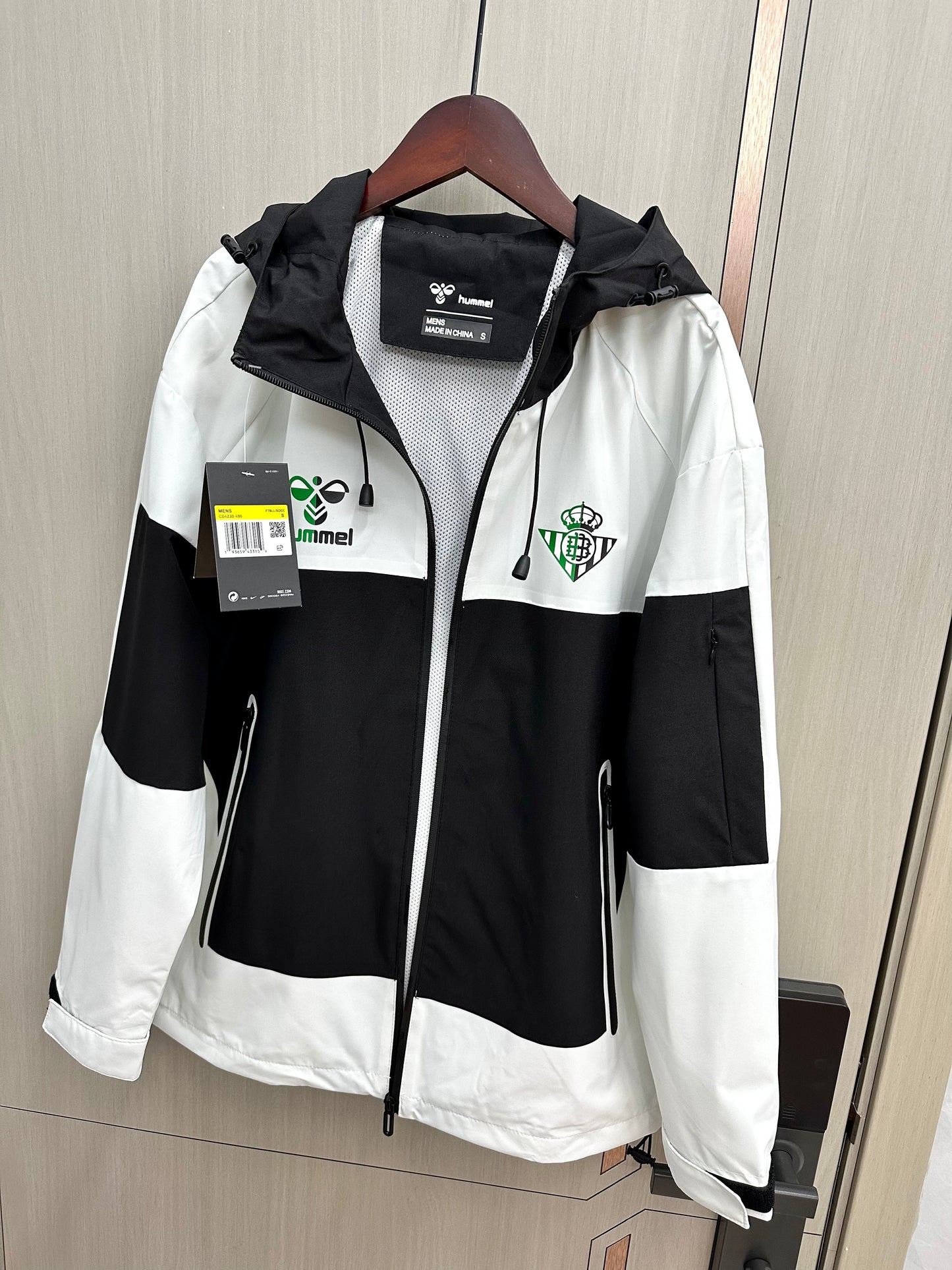 Cortavientos Betis blanco y negro (solo tallas S-2XL)