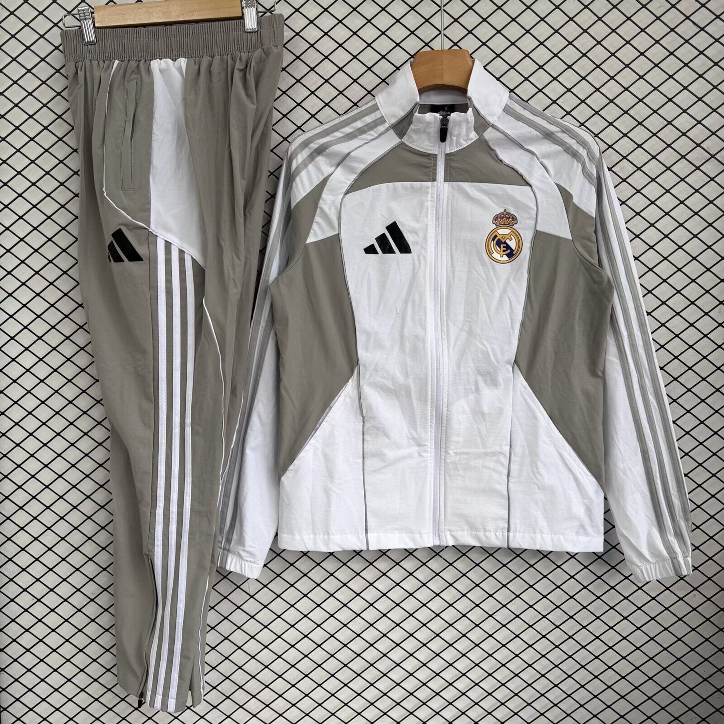 Chandal Cortavientos Real Madrid 25/26 (Solo tallas S-2XL)