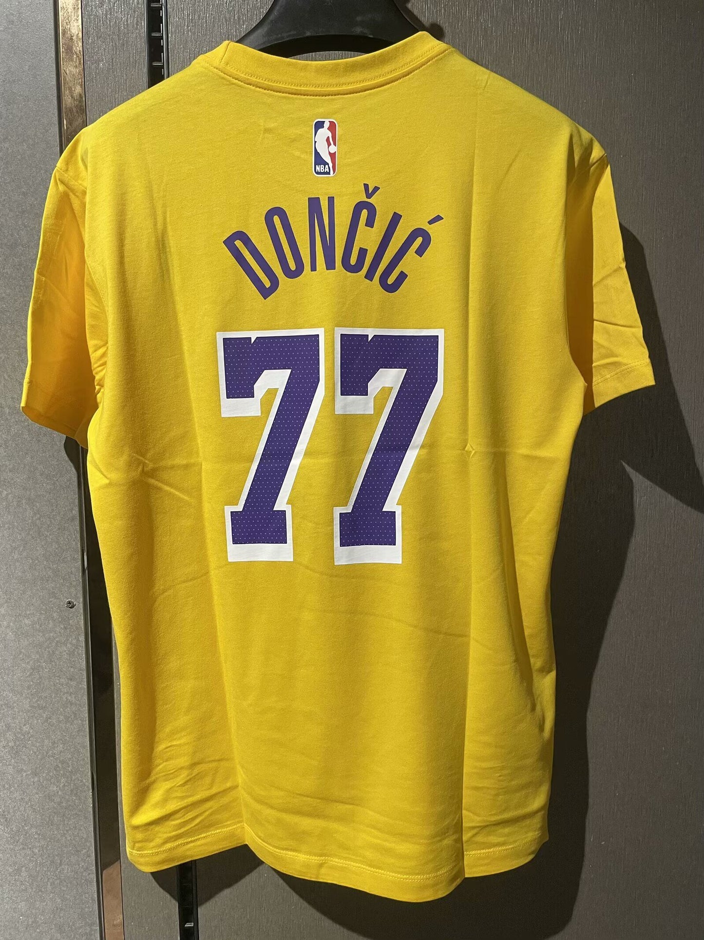 Camiseta de algondo Lakers Doncic