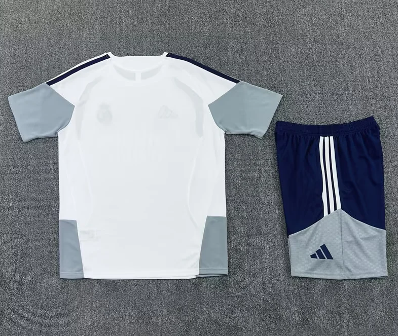 Conjunto de entrenamiento blanco Real Madrid 26/27 (tallas adulto y niño)