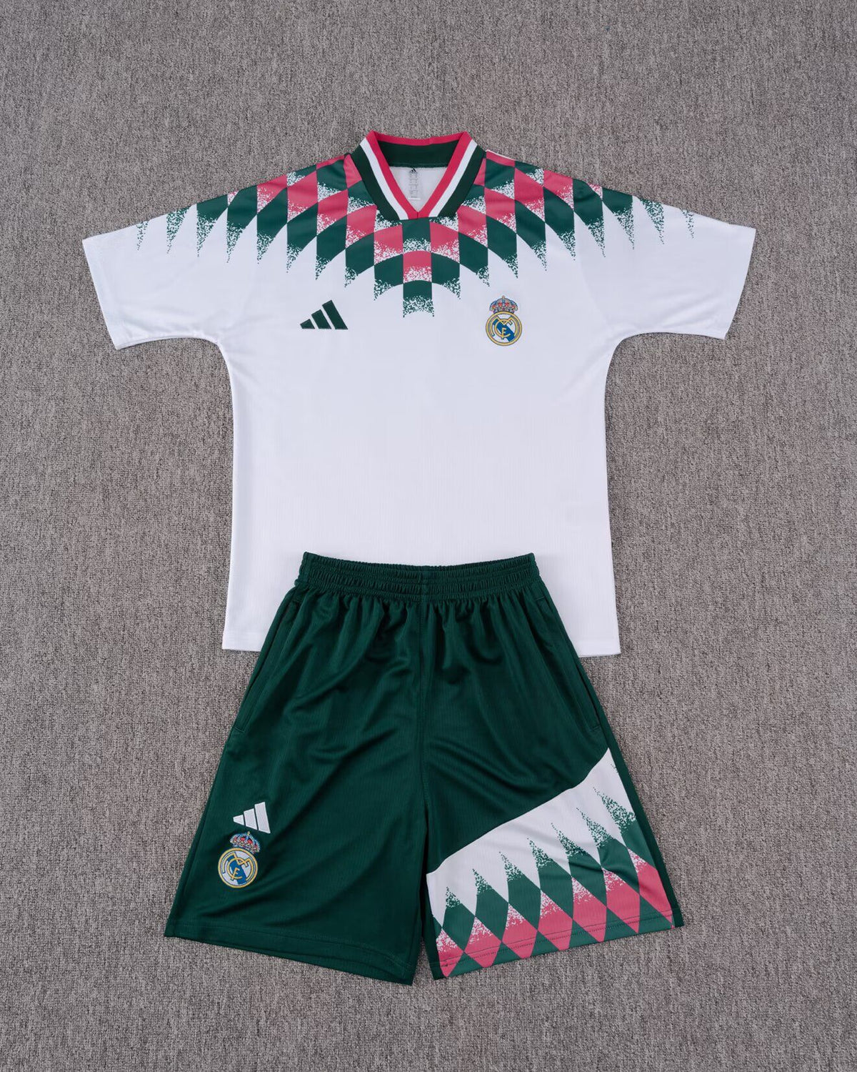 Conjunto de entrenamiento Real Madrid Madrid 26-27 blanco modelo retro (tallas S-XXL)