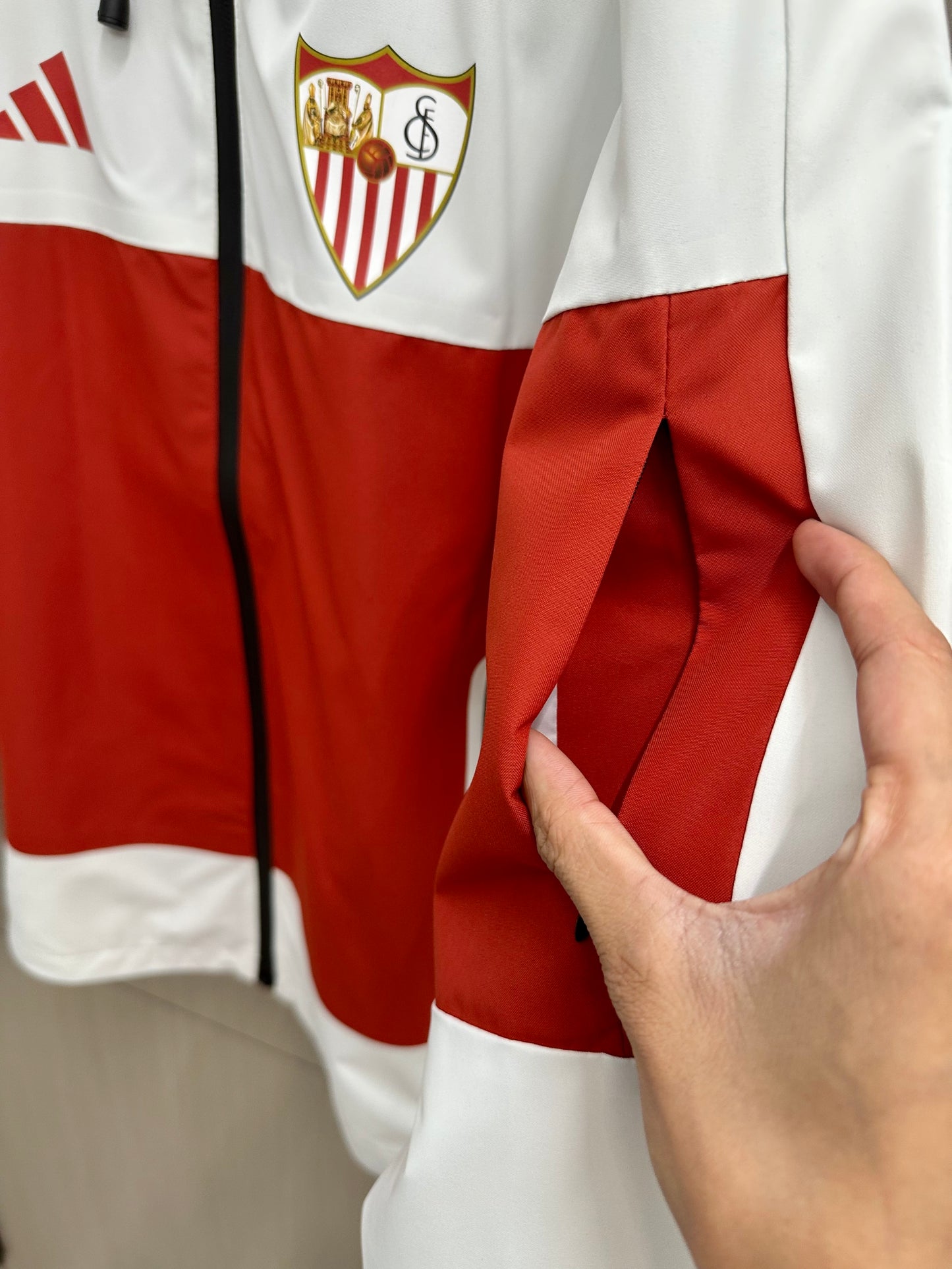 Cortavientos Sevilla blanco y rojo (solo tallas S-2XL)