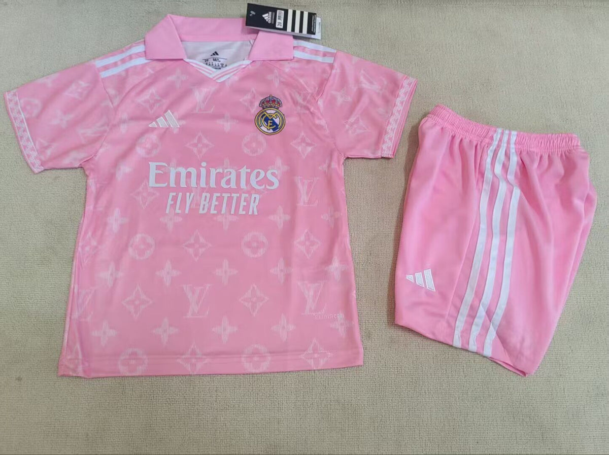 Conjunto Real Madrid 26-27 rosa versión LV (tallas niños)