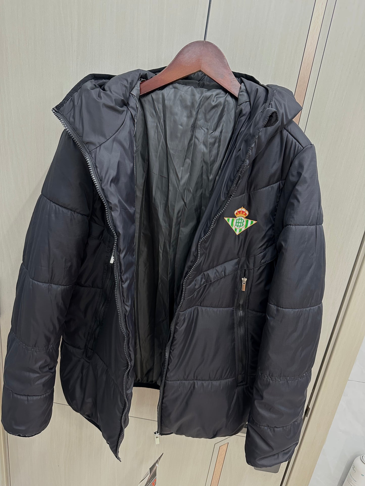 Abrigo Betis negro (Solo tallas S-2XL)