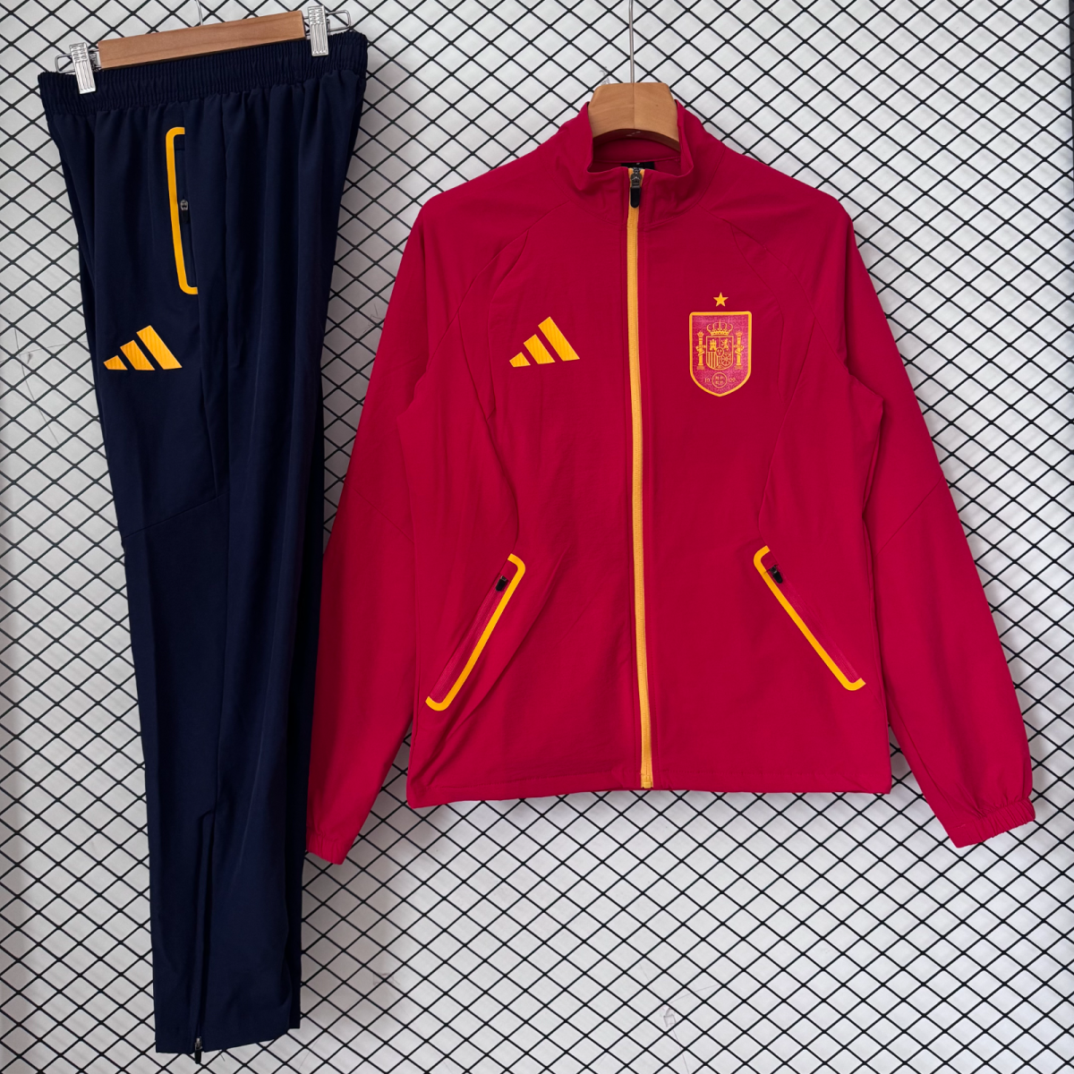Chandal Cortavientos España 2026 rojo (solo tallas S-2XL)