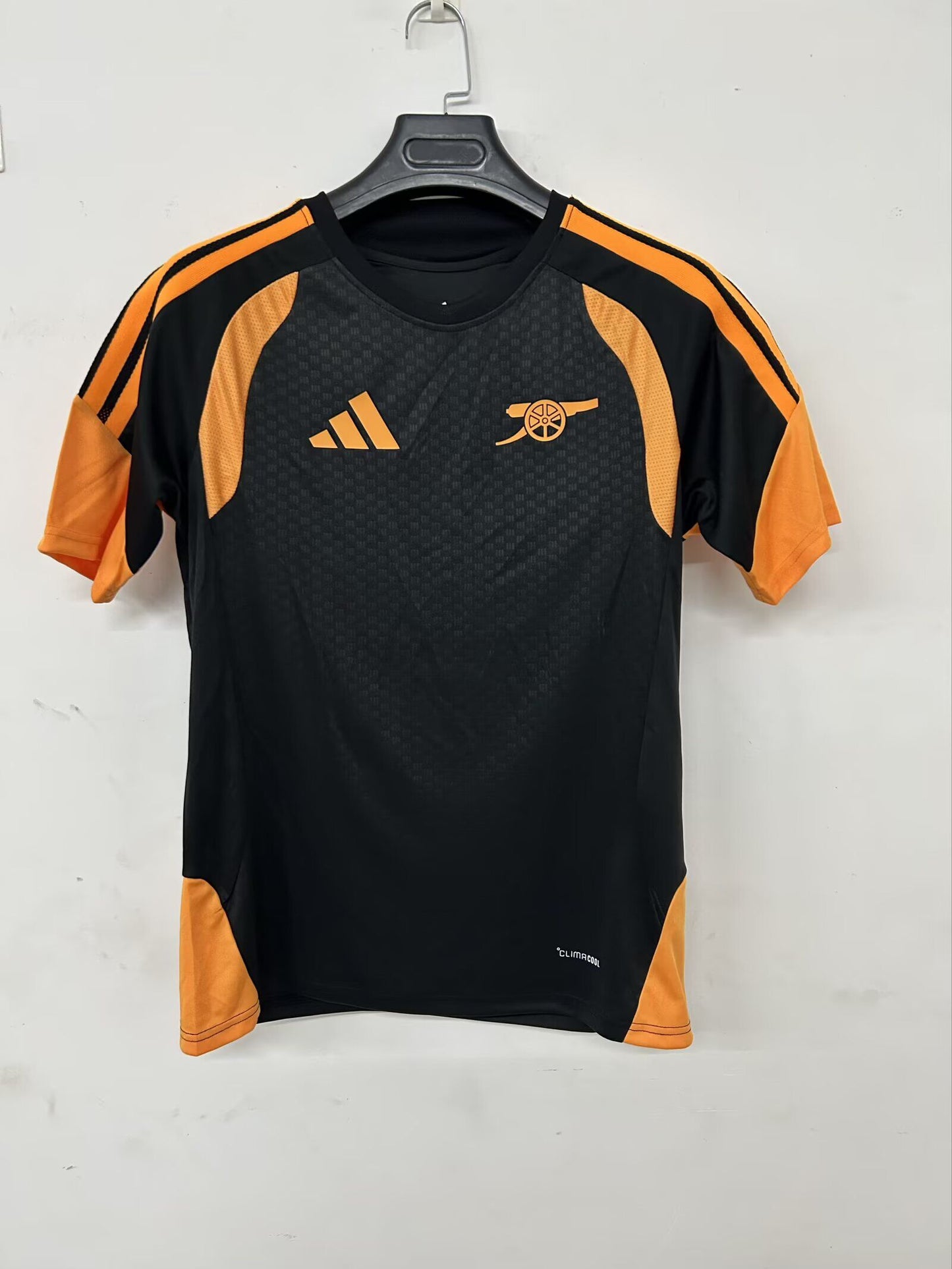 Camiseta de entrenamiento Arsenal 26/27 negra con amarillo versión jugador (tallas S-3XL)