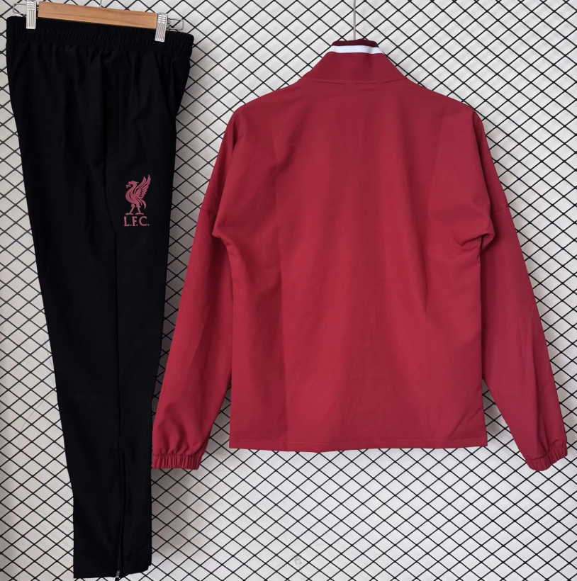 Chandal cortavientos rojo modelo retro Liverpool 26-27 (tallas S-XXL)