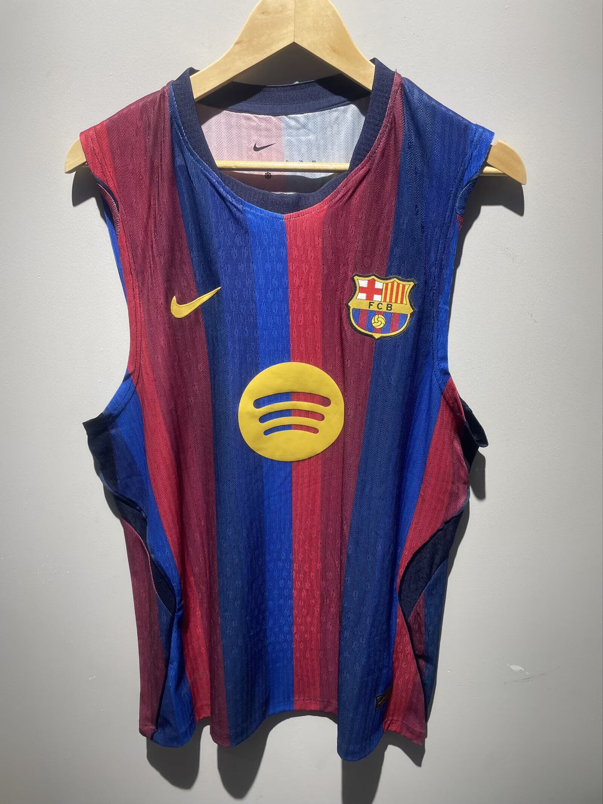 Camiseta sin mangas Barcelona 26-27 Local (tallas S-2XL)
