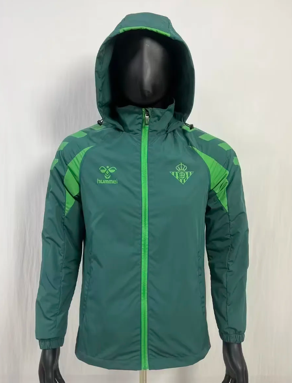 Chaqueta cortavientos verde Betis con capucha (tallas S-XXL)