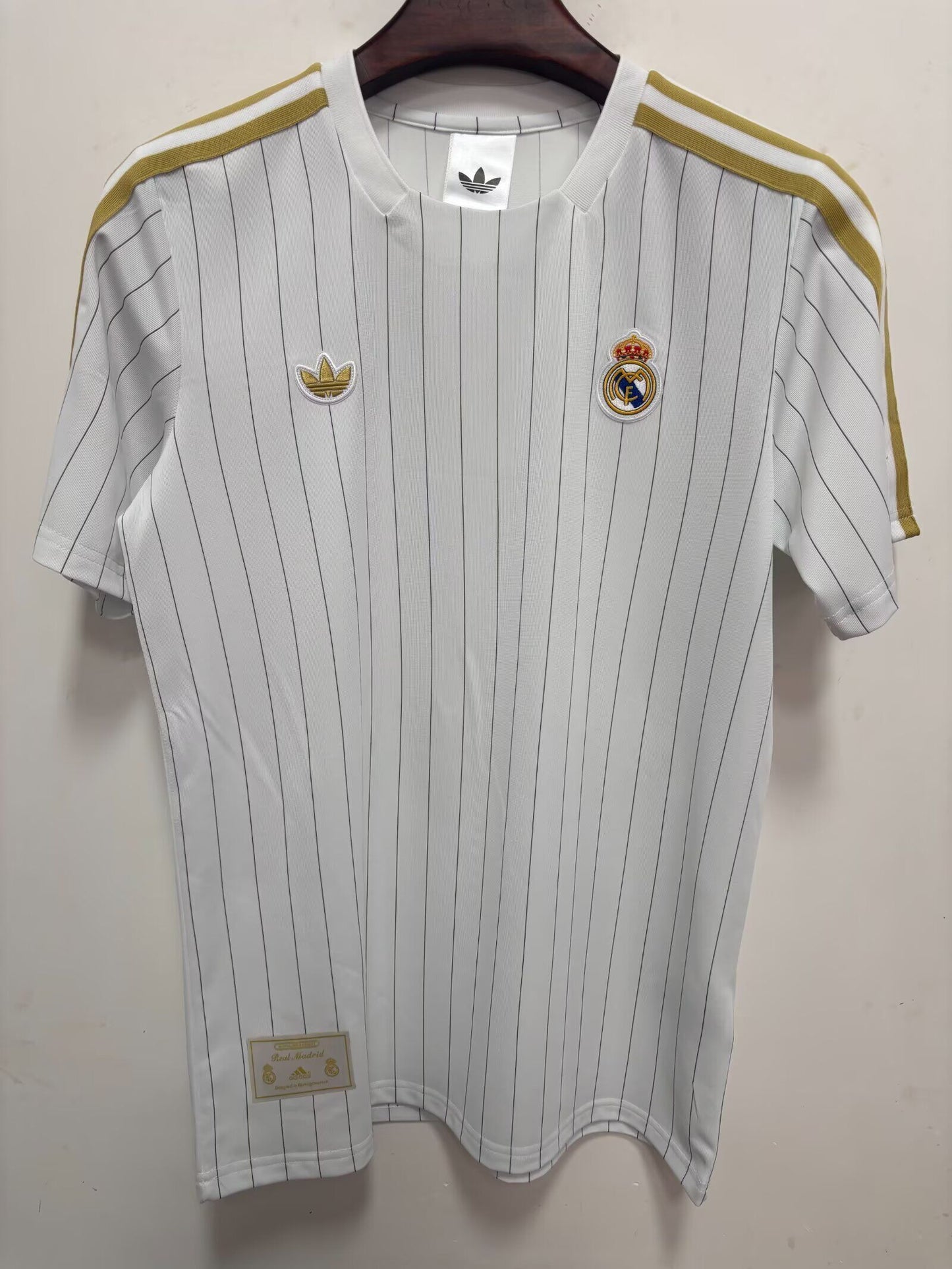 Camiseta Real Madrid ICON dorada