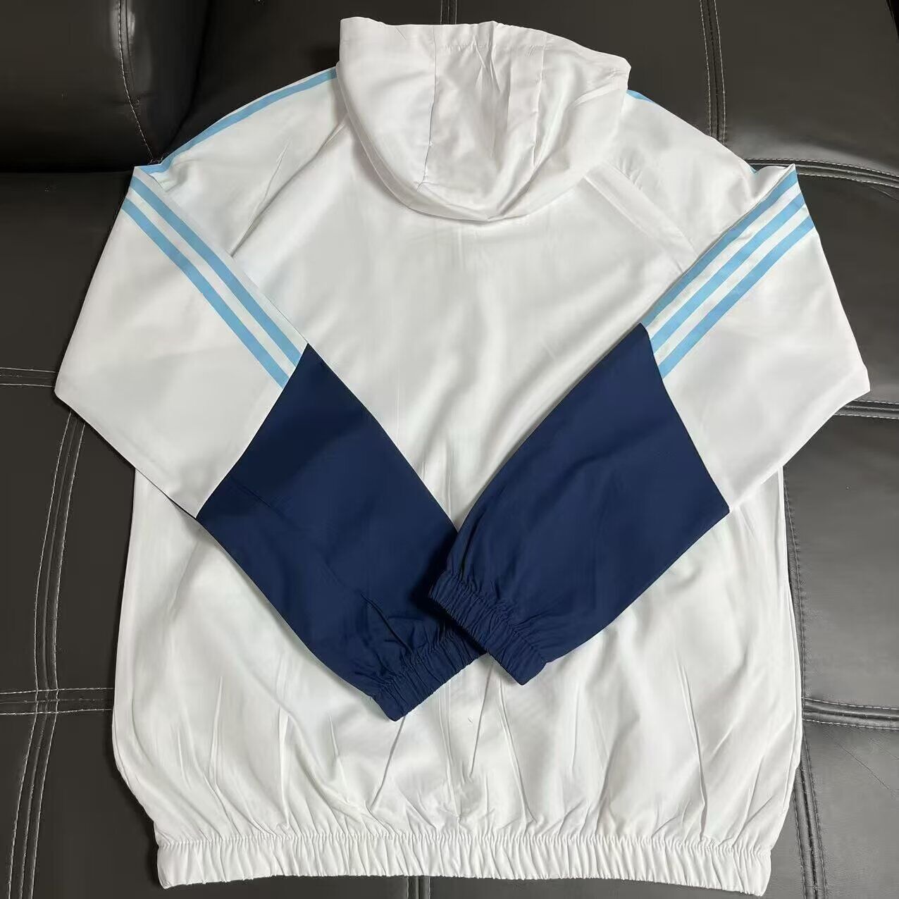 Chaqueta cortavientos Real Madrid (Solo tallas S-2XL)