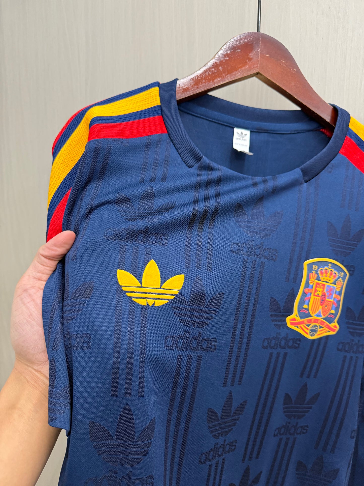 Conjunto de entrenamiento España 2026 azul oscuro modelo retro versión jugador (tallas S-4XL)