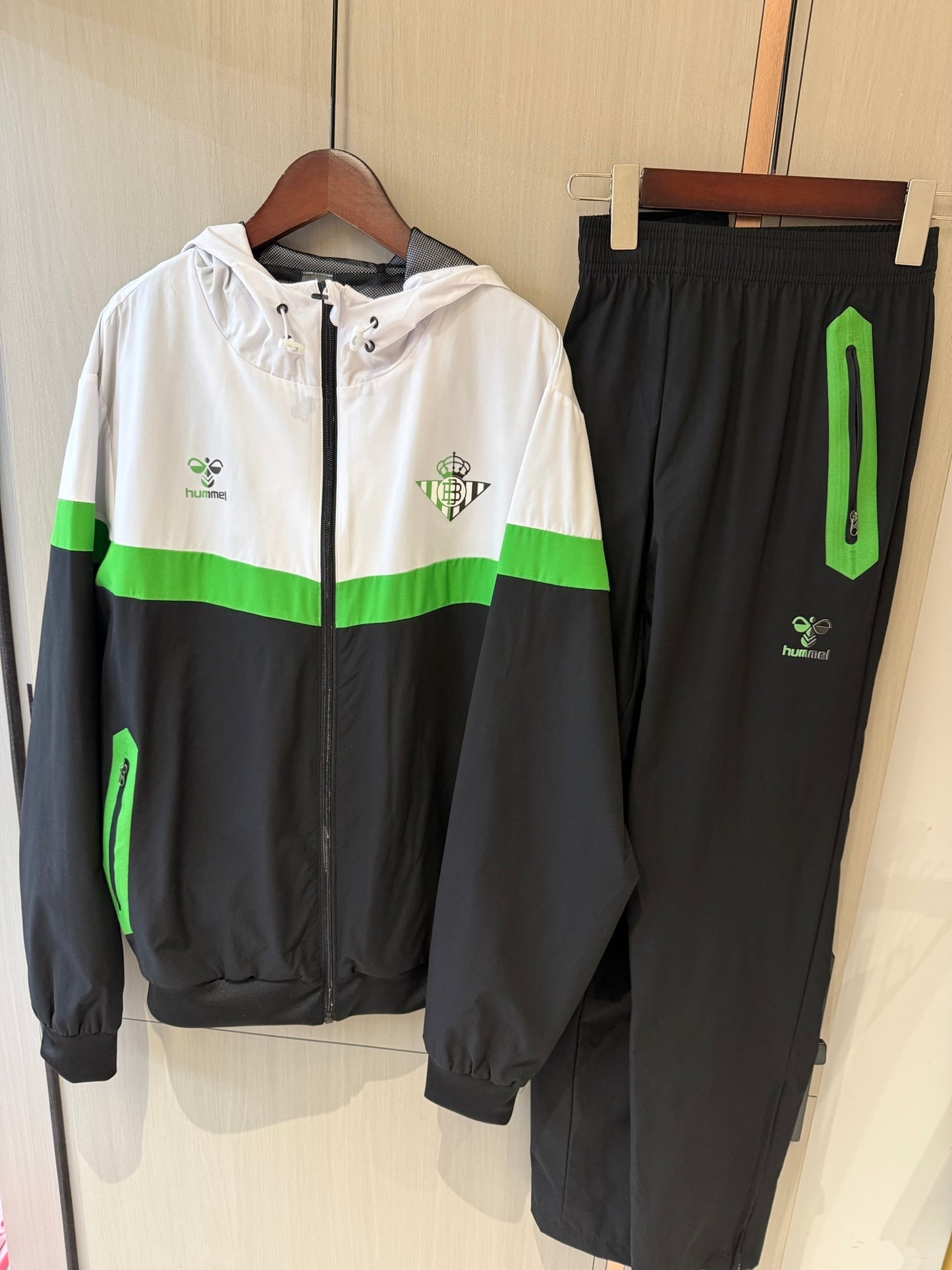 Chandal Cortavientos Betis 25/26 (solo tallas S-2XL)