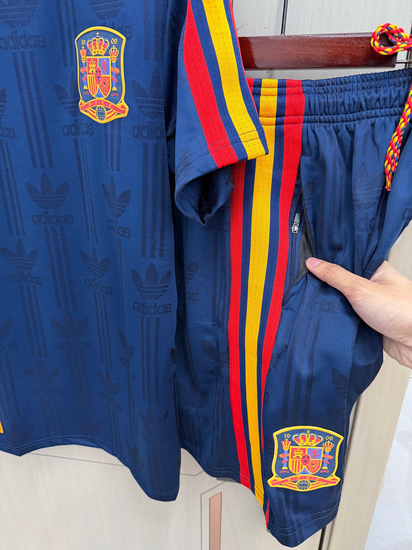 Conjunto de entrenamiento España 2026 azul oscuro modelo retro versión jugador (tallas S-4XL)
