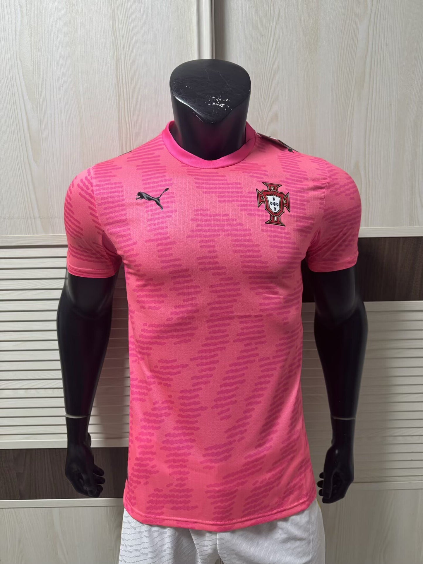 Camiseta de entrenamiento rosa Portugal 2026 (Solo tallas S-XXL)