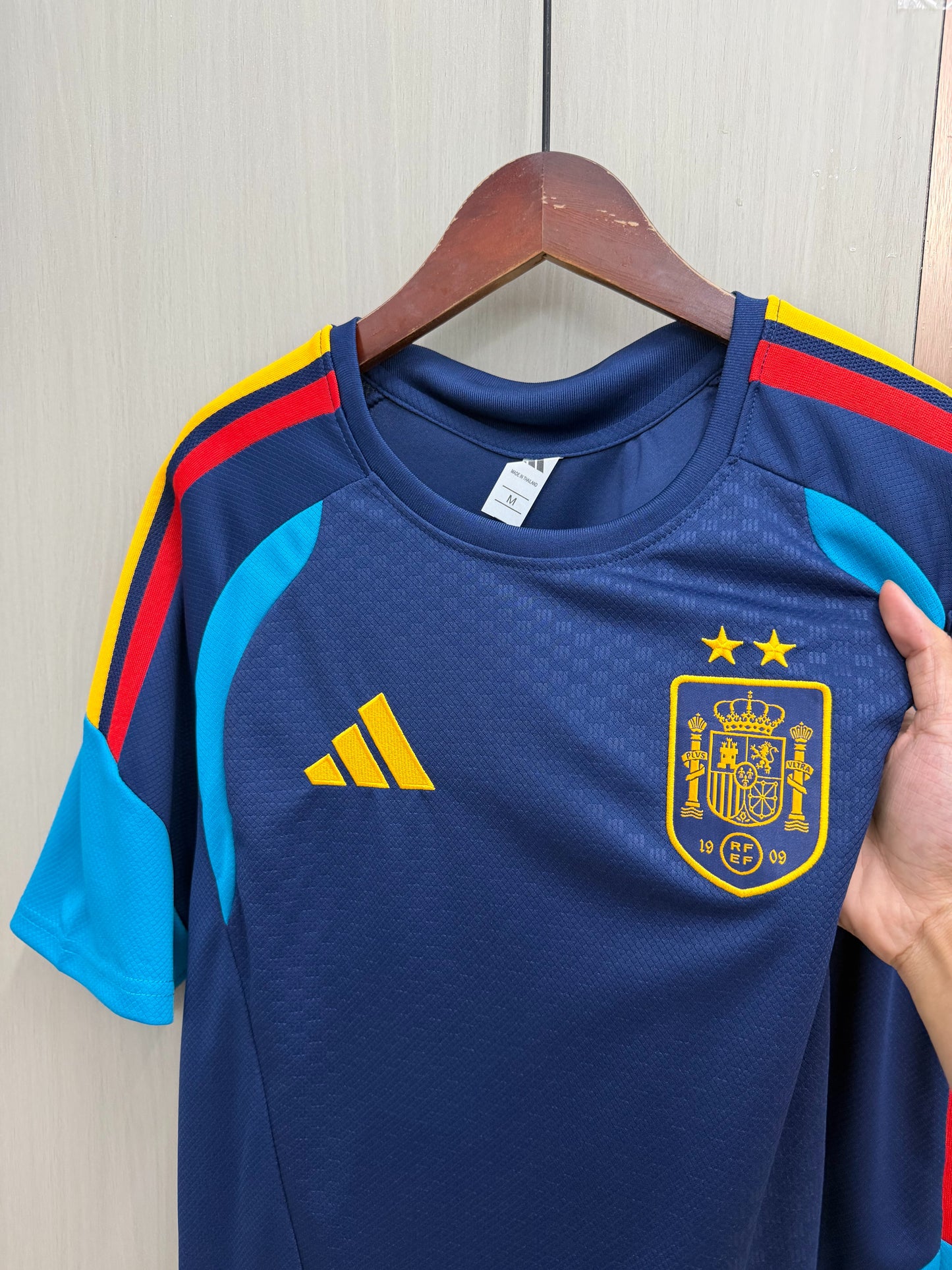 Conjunto de entrenamiento España dos estrellas Mundial 2026 azul oscuro (Tallas adulto y niño)