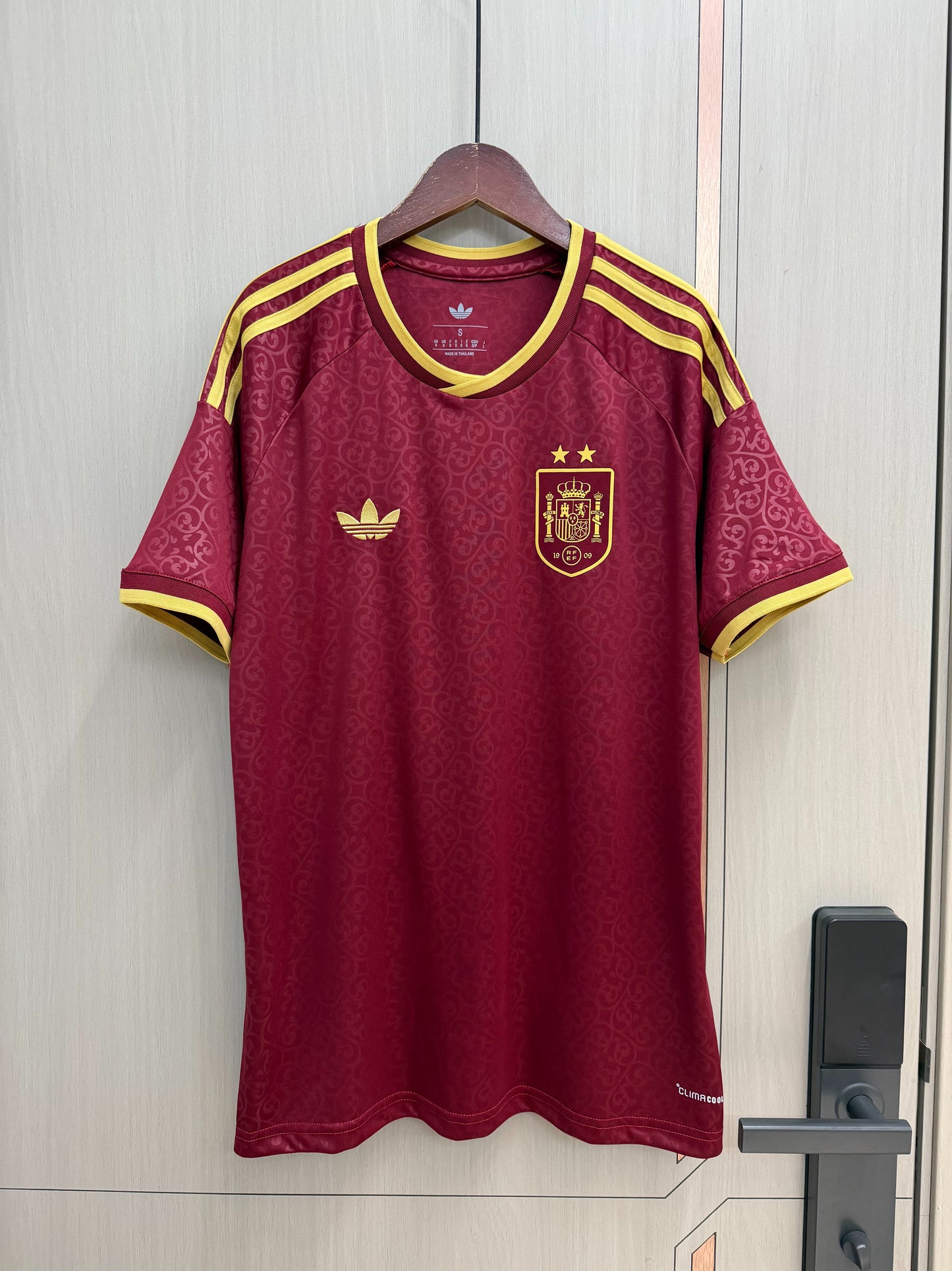 Camiseta España dos estrellas Mundial 2026 granate (solo versión fans) (tallas S-4XL)