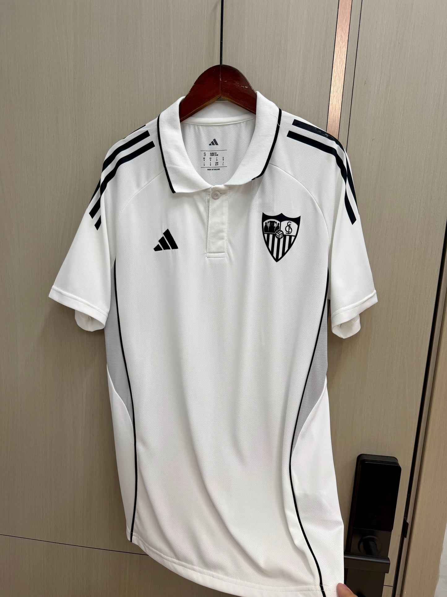 Polo Sevilla 25/26 blanco (tallas S-2XL)