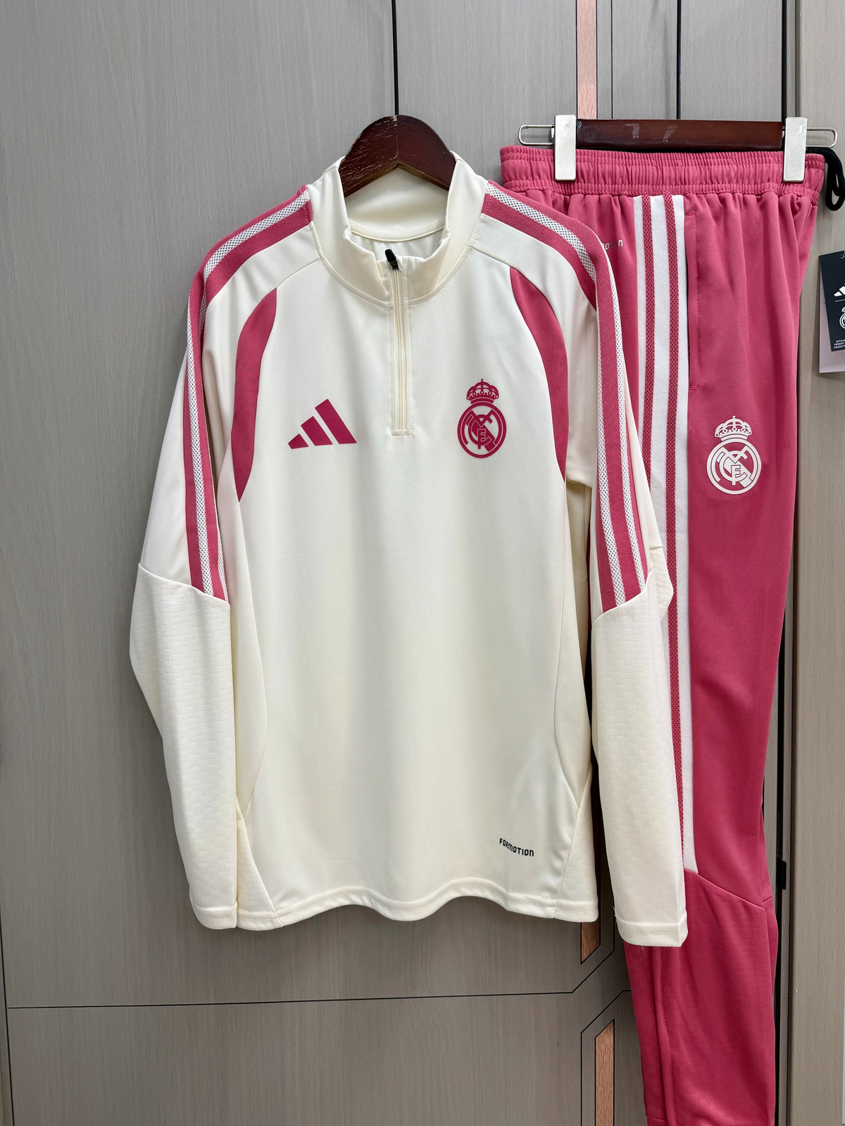 Chandal Real Madrid 26-27 blanco con rosa (tallas S-2XL)