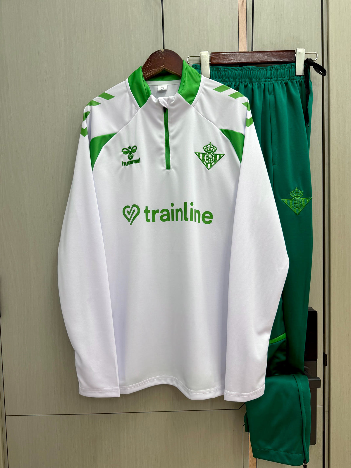 Chandal de entrenamiento Betis 26-27 (tallas S-2XL)