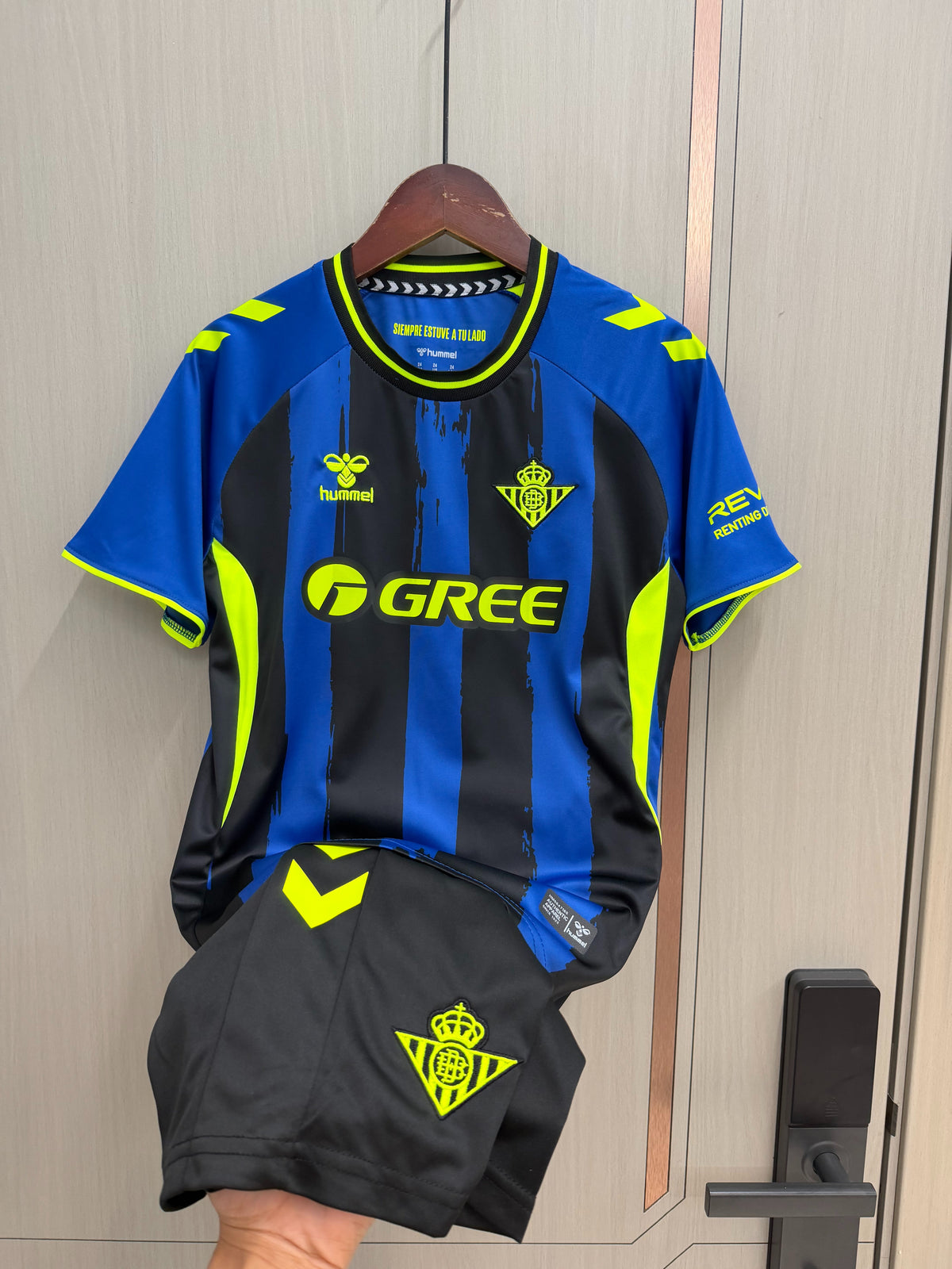Tercera equipacion Betis 26-27