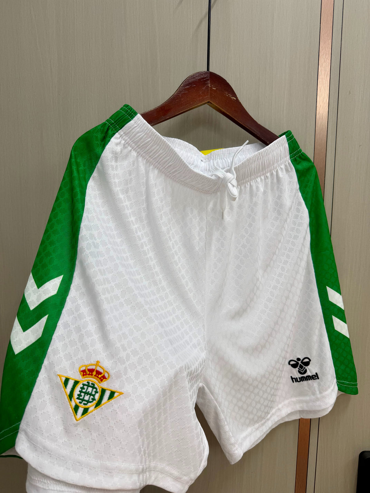 Pantalon corto Betis 26-27 Local (tallas S-XXL)