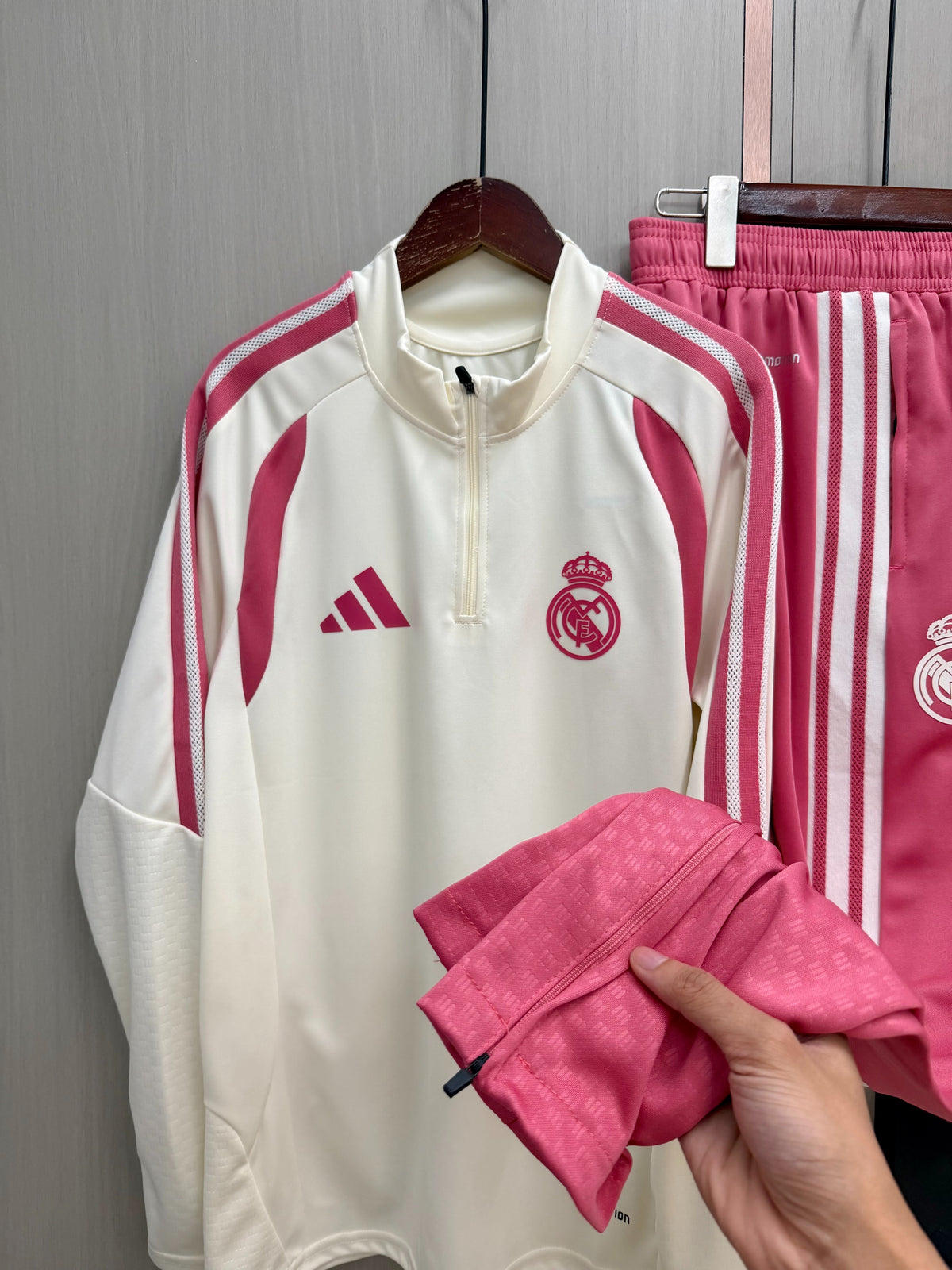 Chandal Real Madrid 26-27 blanco con rosa (tallas S-2XL)