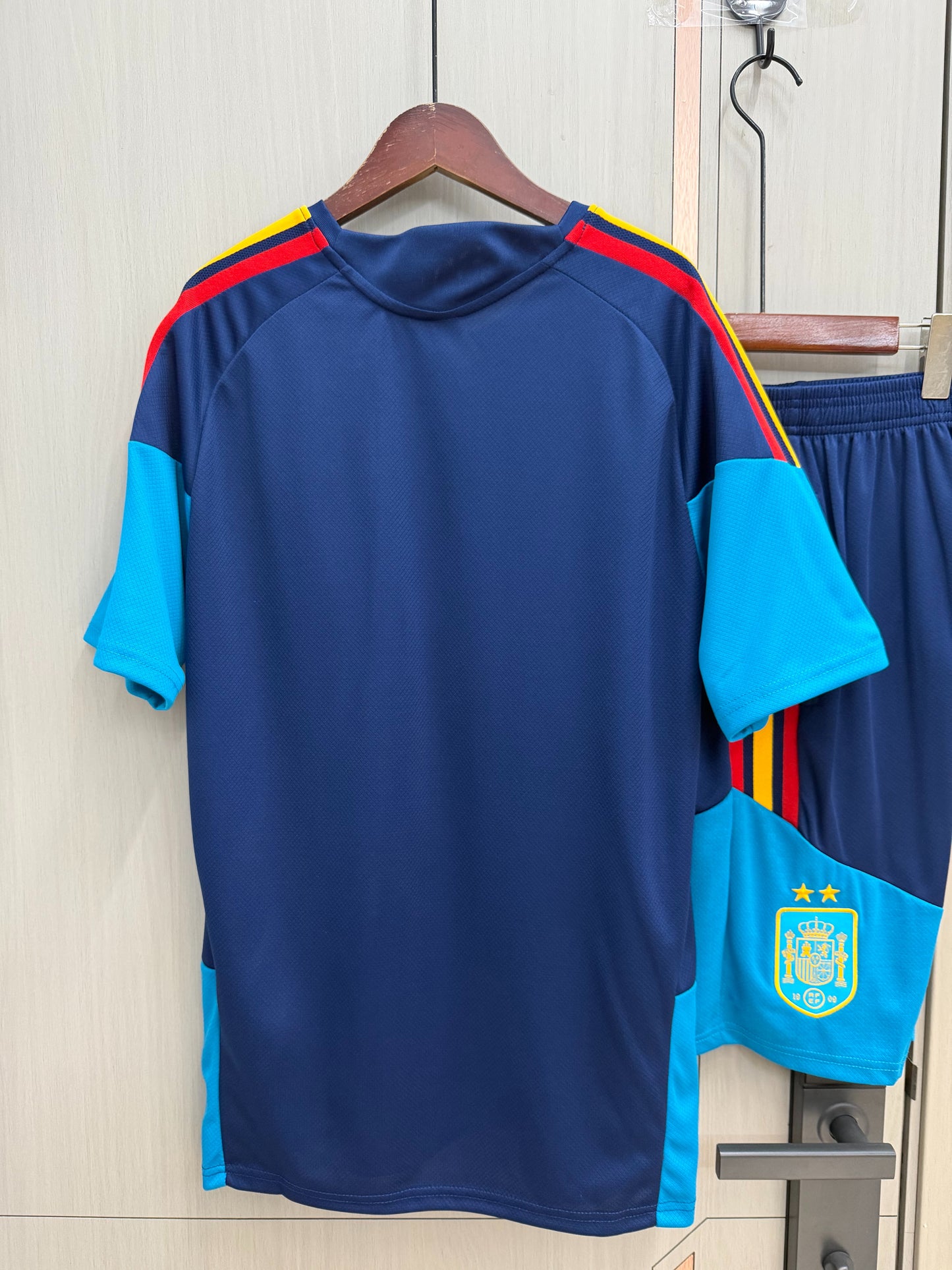 Conjunto de entrenamiento España dos estrellas Mundial 2026 azul oscuro (Tallas adulto y niño)