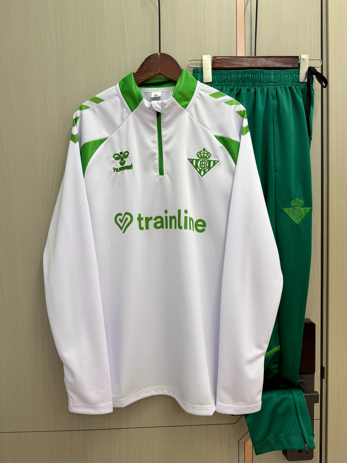 Chandal de entrenamiento Betis 26-27 (tallas S-2XL)