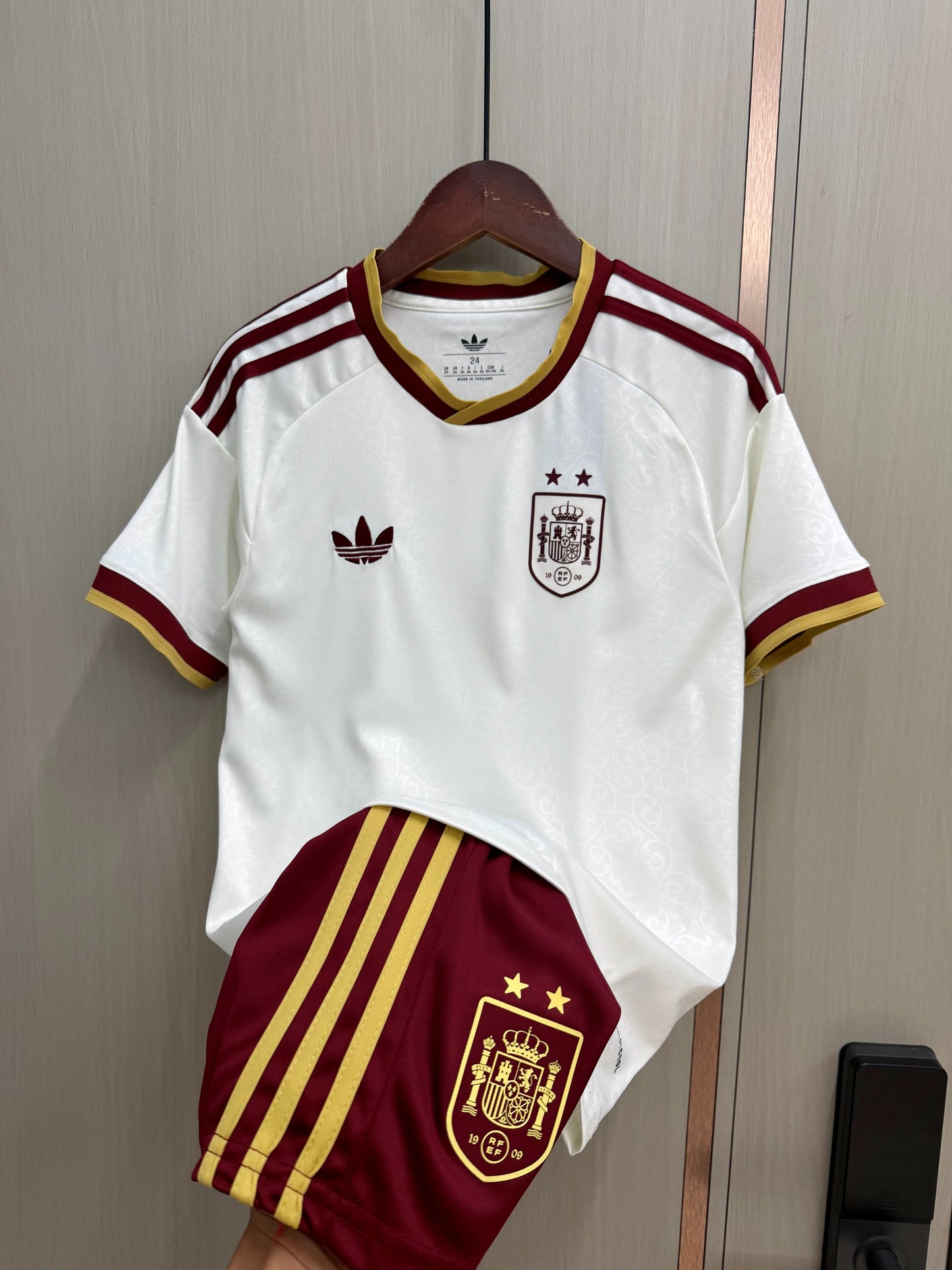 Equipacion dos estrellas España Mundial 2026 Visitante