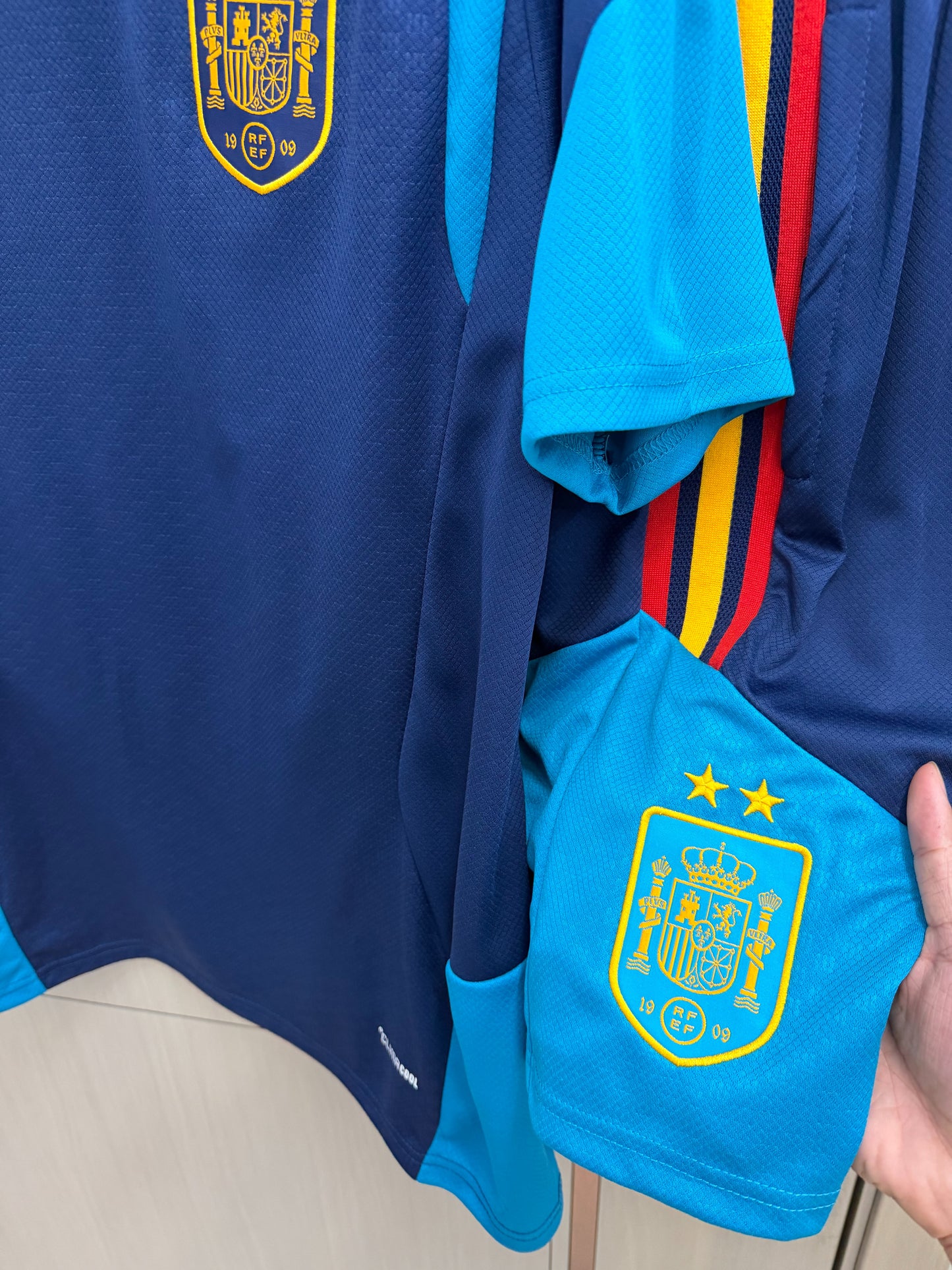 Conjunto de entrenamiento España dos estrellas Mundial 2026 azul oscuro (Tallas adulto y niño)