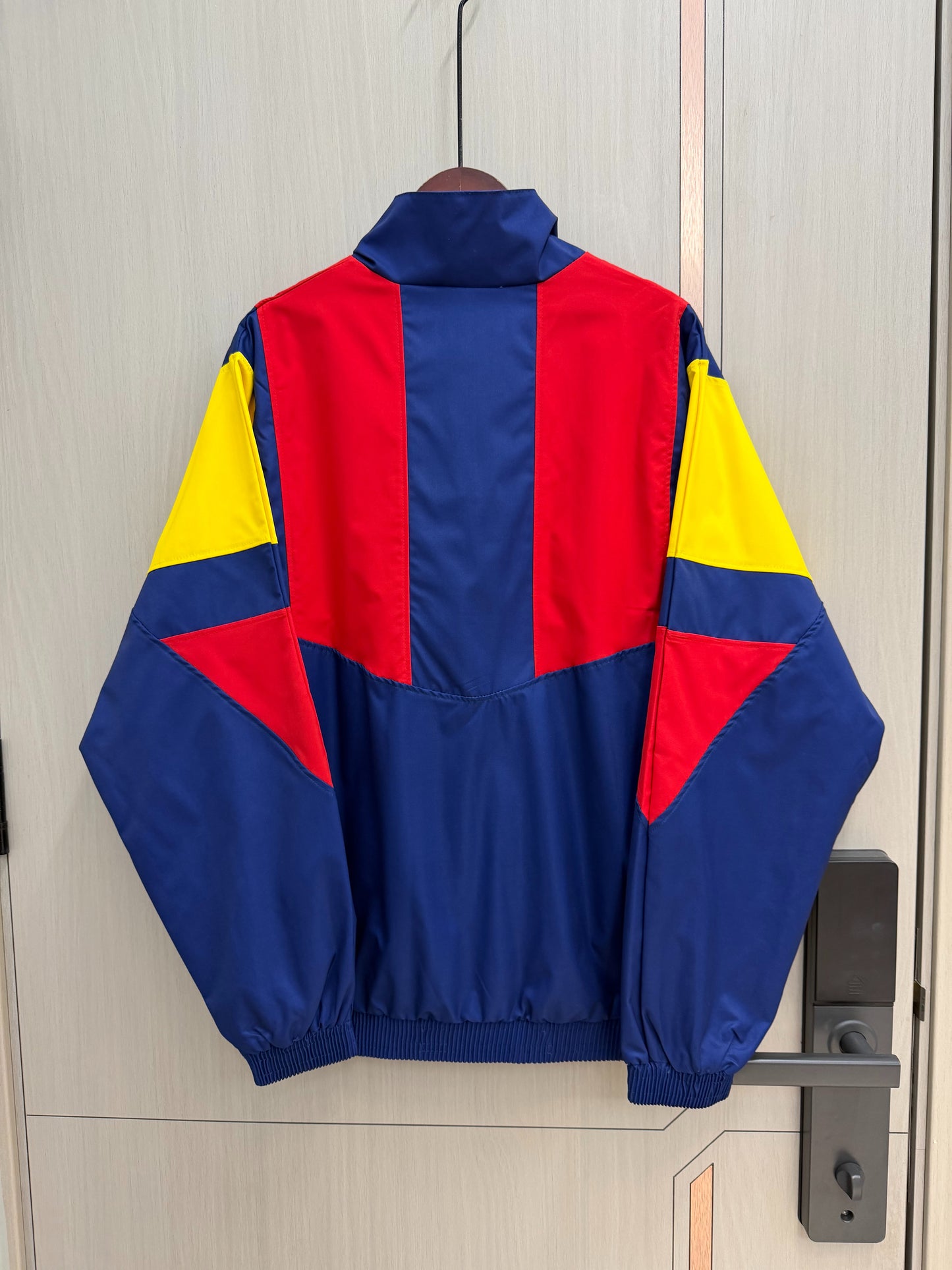 Chaqueta cortavientos España 2026 azul con rojo amarillo (tallas S-XXL)