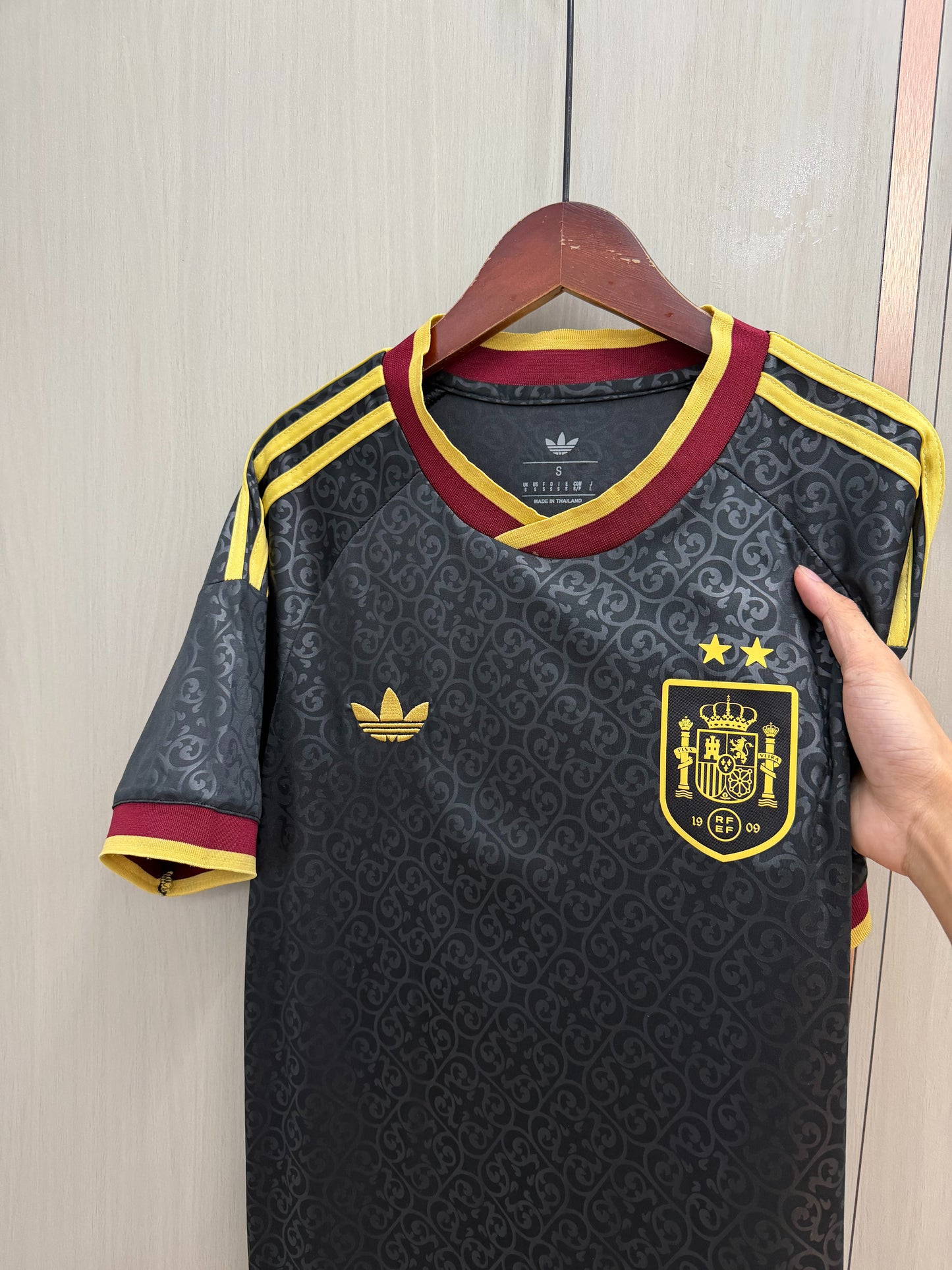 Camiseta España dos estrellas Mundial 2026 negra (solo versión fans) (tallas S-4XL)