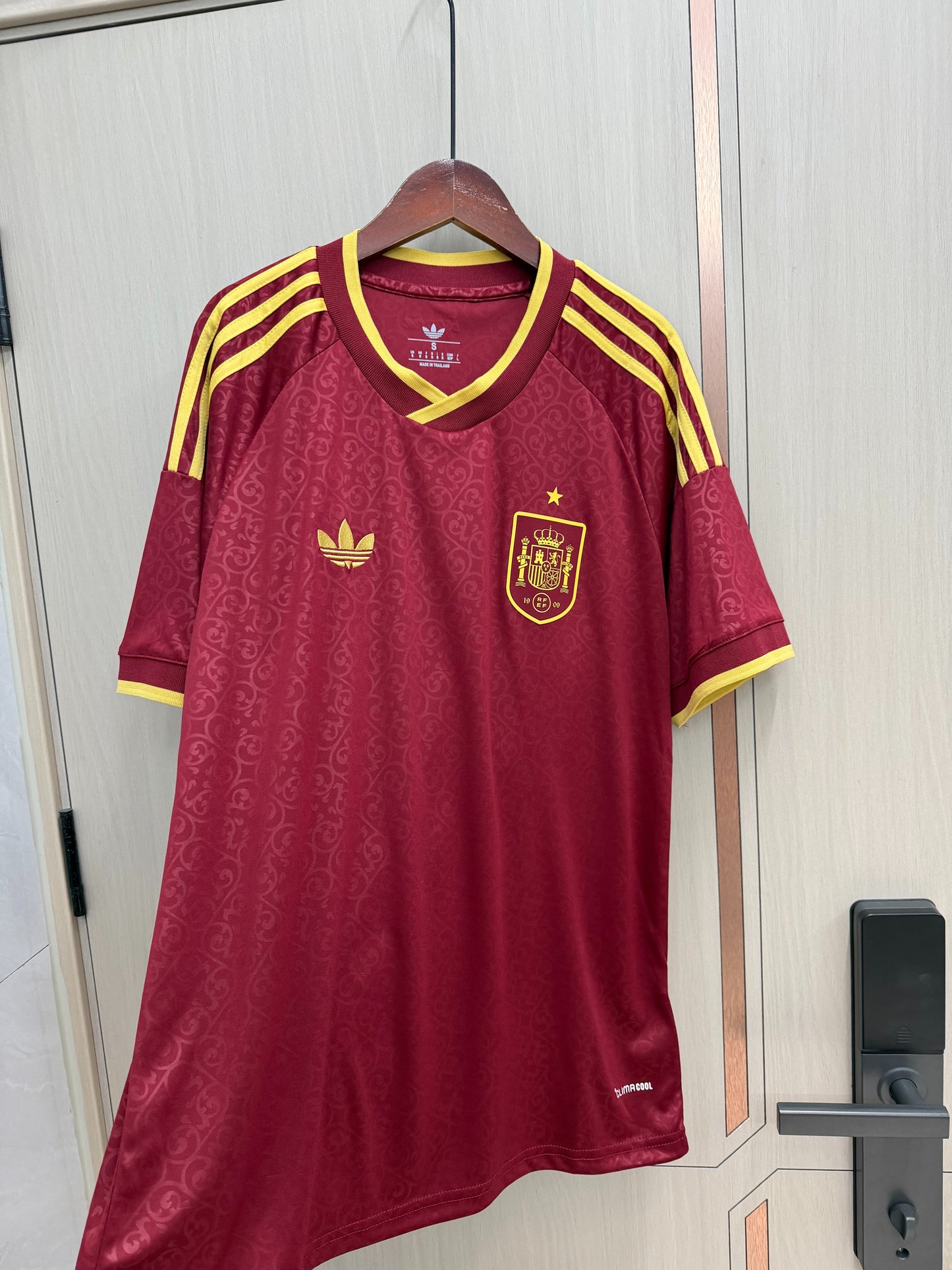 Camiseta España Mundial 2026 granate (solo versión fans)  (tallas S-4XL)